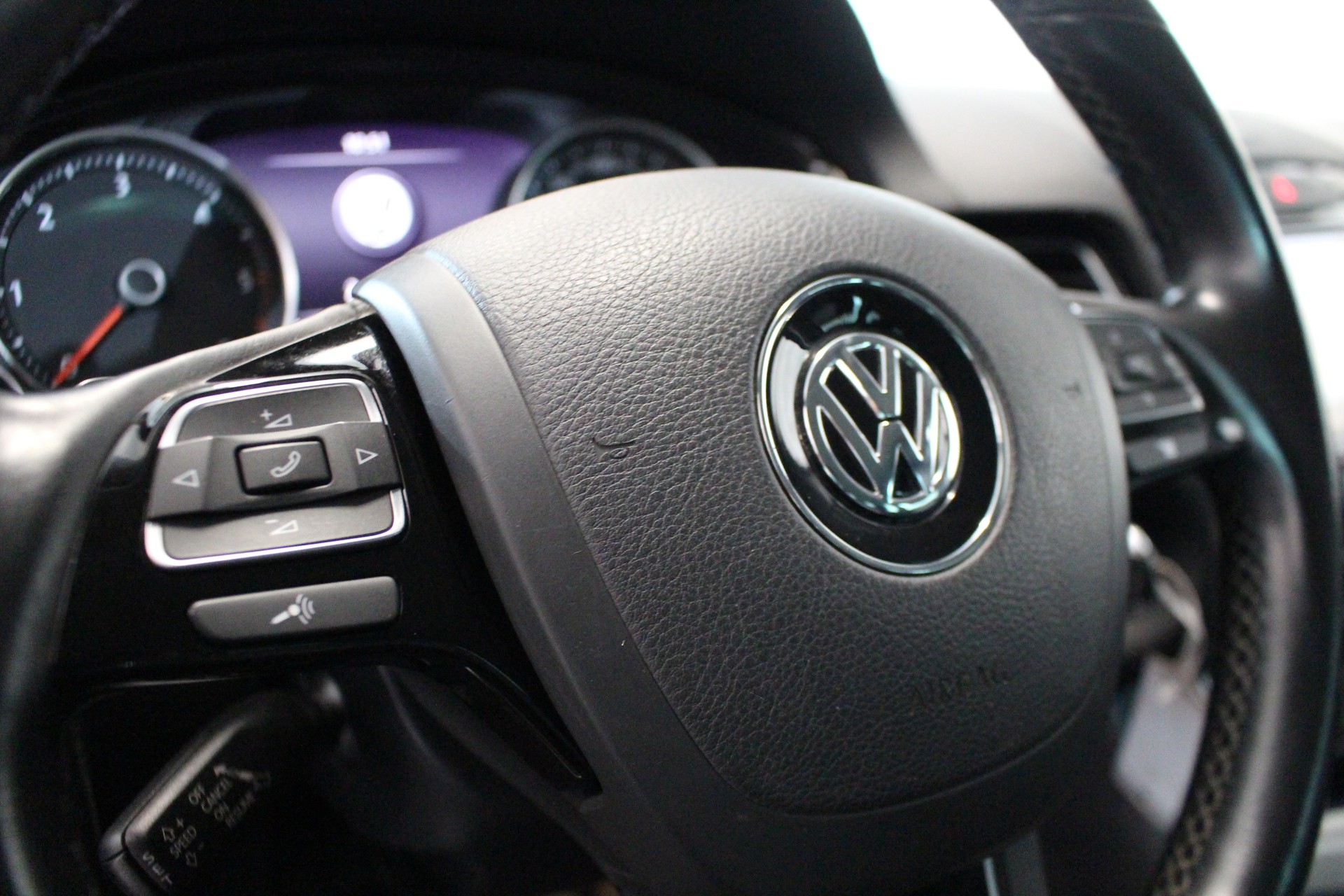 VW Touareg 3.0 V6 TDI 245 BlueMT-image-13