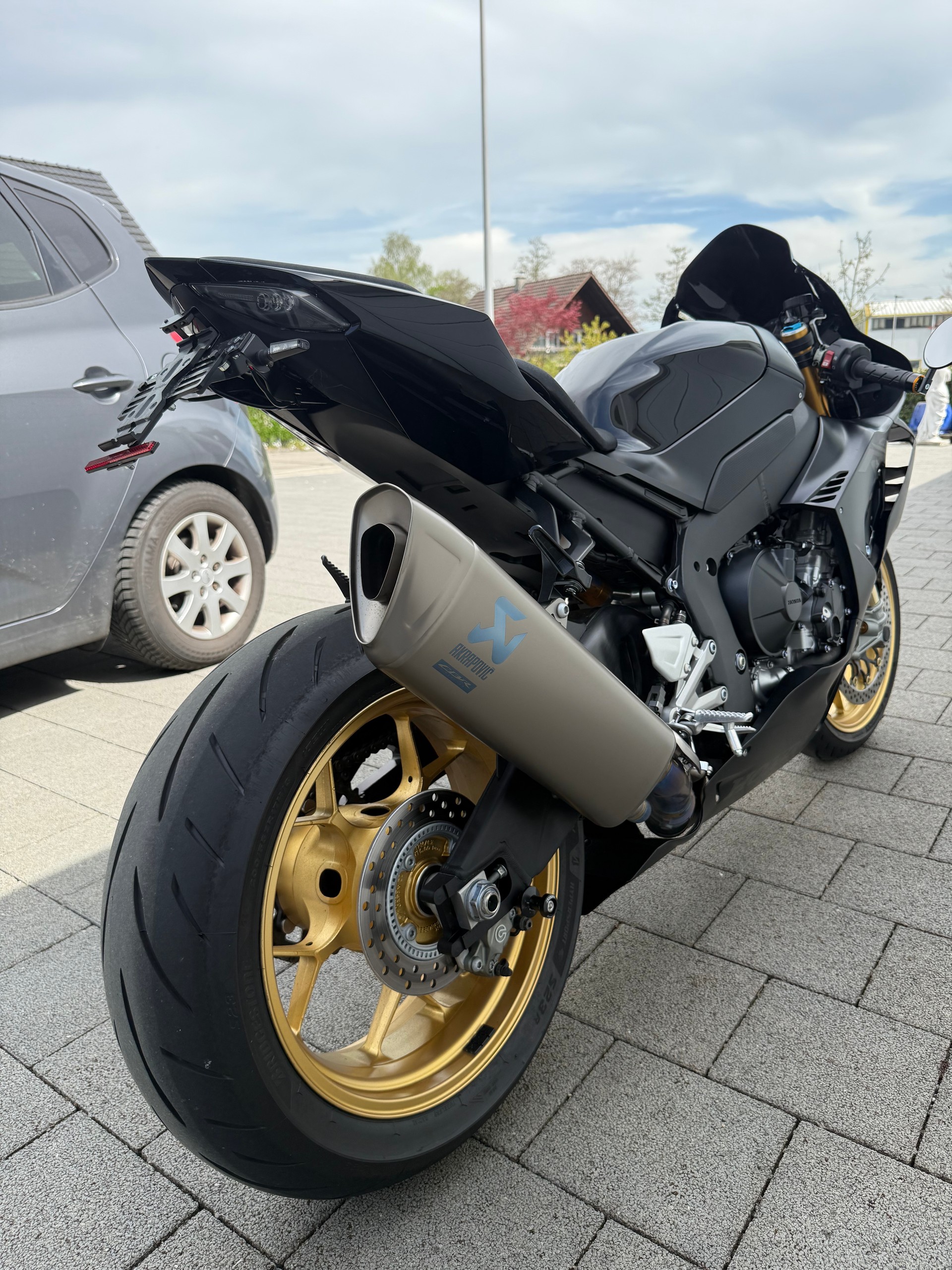HONDA CBR 1000 RR-R SP-image-2