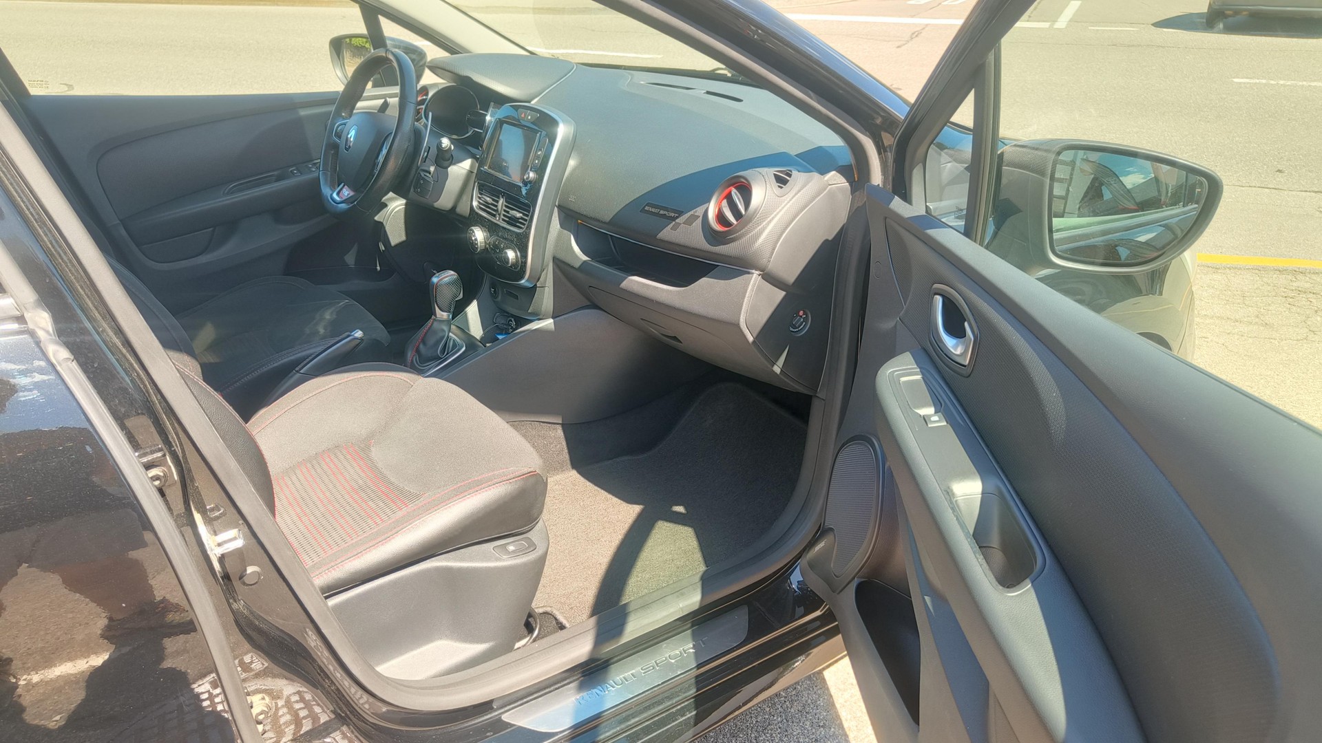 RENAULT Clio 1.6 T RS 220 Trophy EDC-image-8
