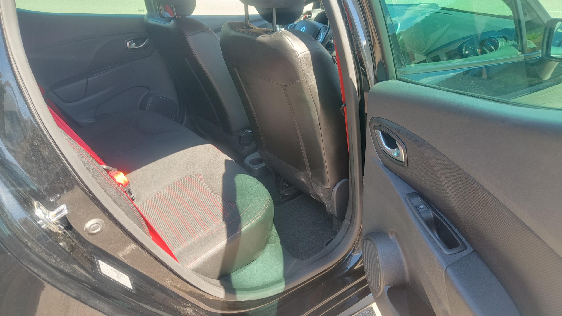 RENAULT Clio 1.6 T RS 220 Trophy EDC-image-9