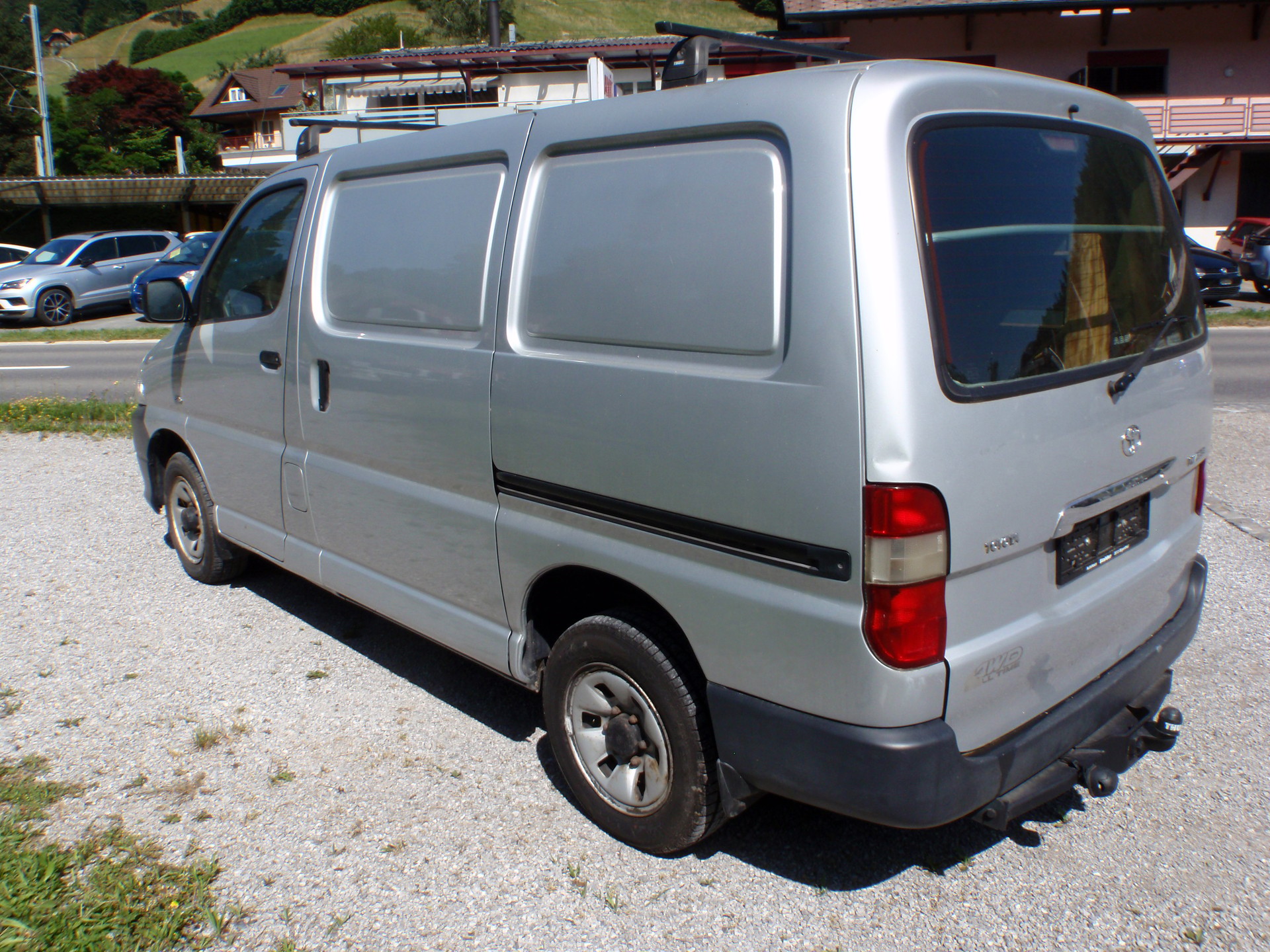 TOYOTA Hiace D-4D Kombi 4WD SWB-image-5