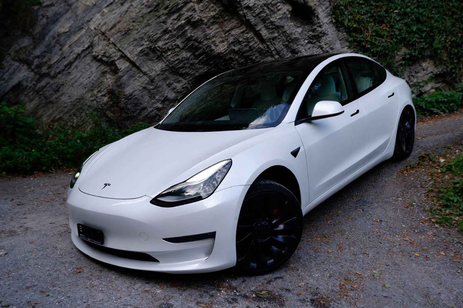 TESLA Model 3 Performance Dual Motor AWD-showroom-element-2