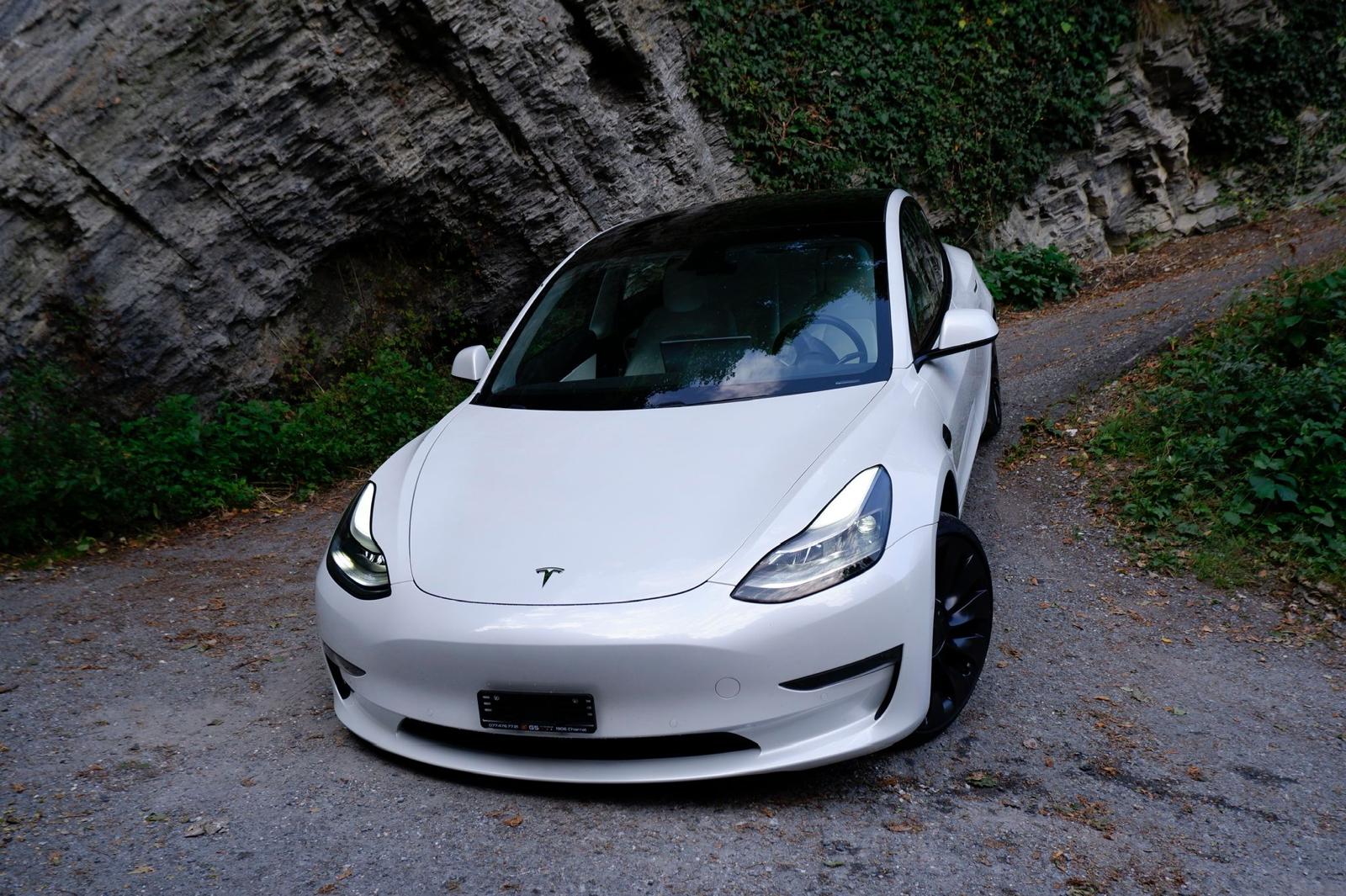 TESLA Model 3 Performance Dual Motor AWD-showroom-element-1