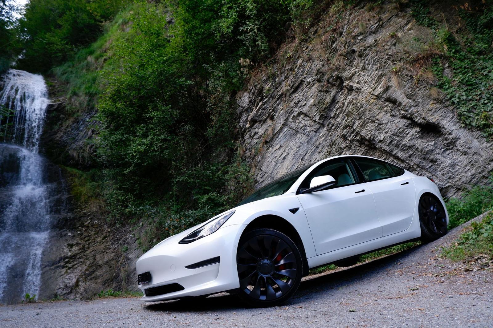 TESLA Model 3 Performance Dual Motor AWD