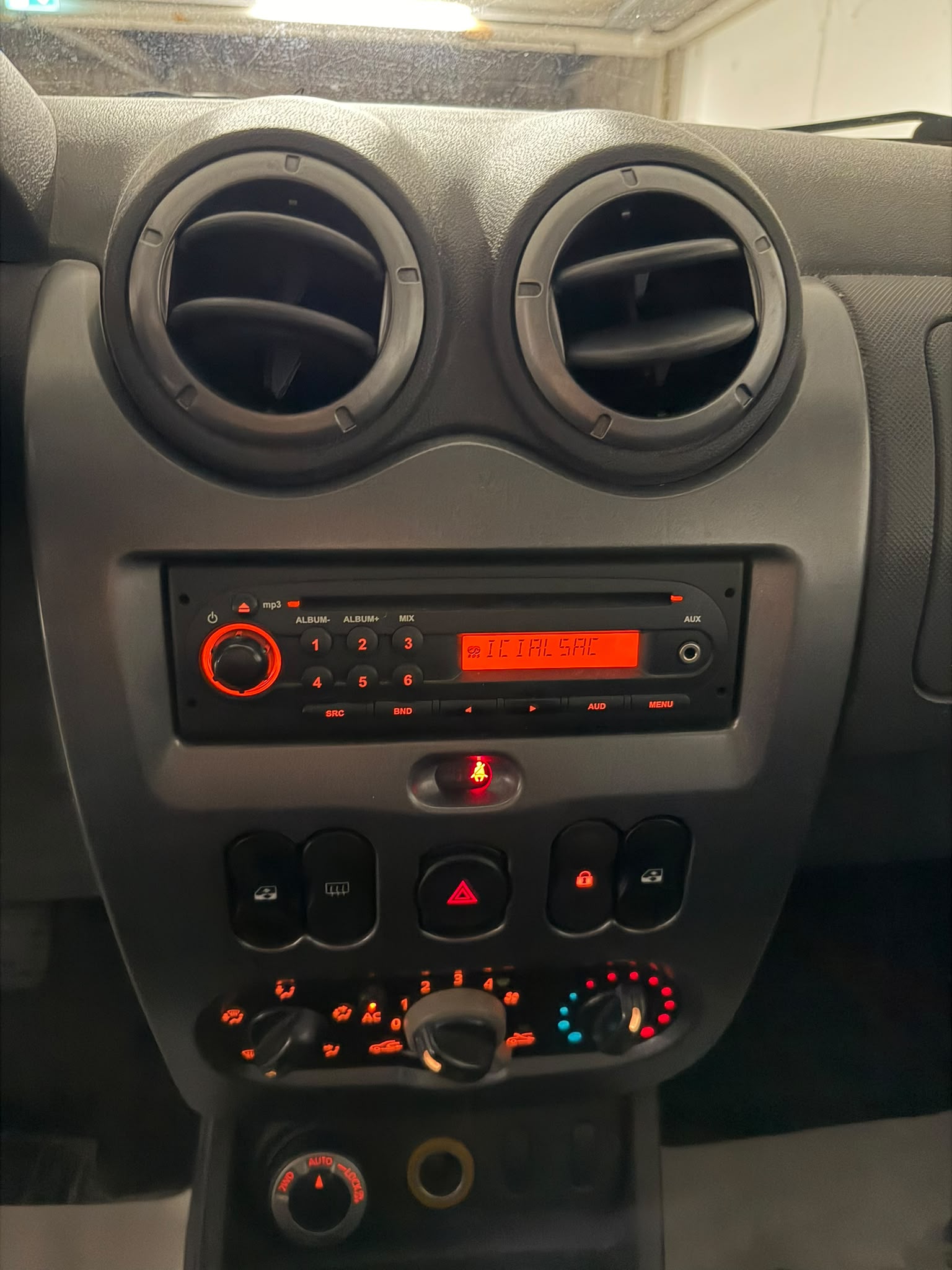 DACIA Duster 1.6 4x4-image-17