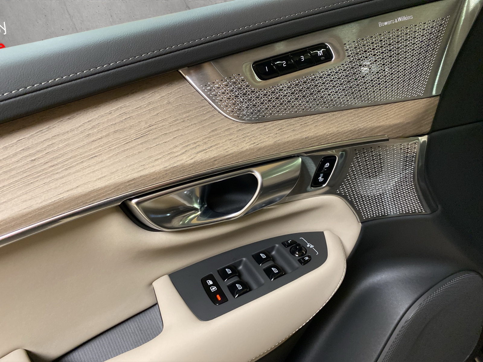 VOLVO XC90 T8 eAWD PluginHybrid Ultra Dark Xclusive Geartronic-image-8
