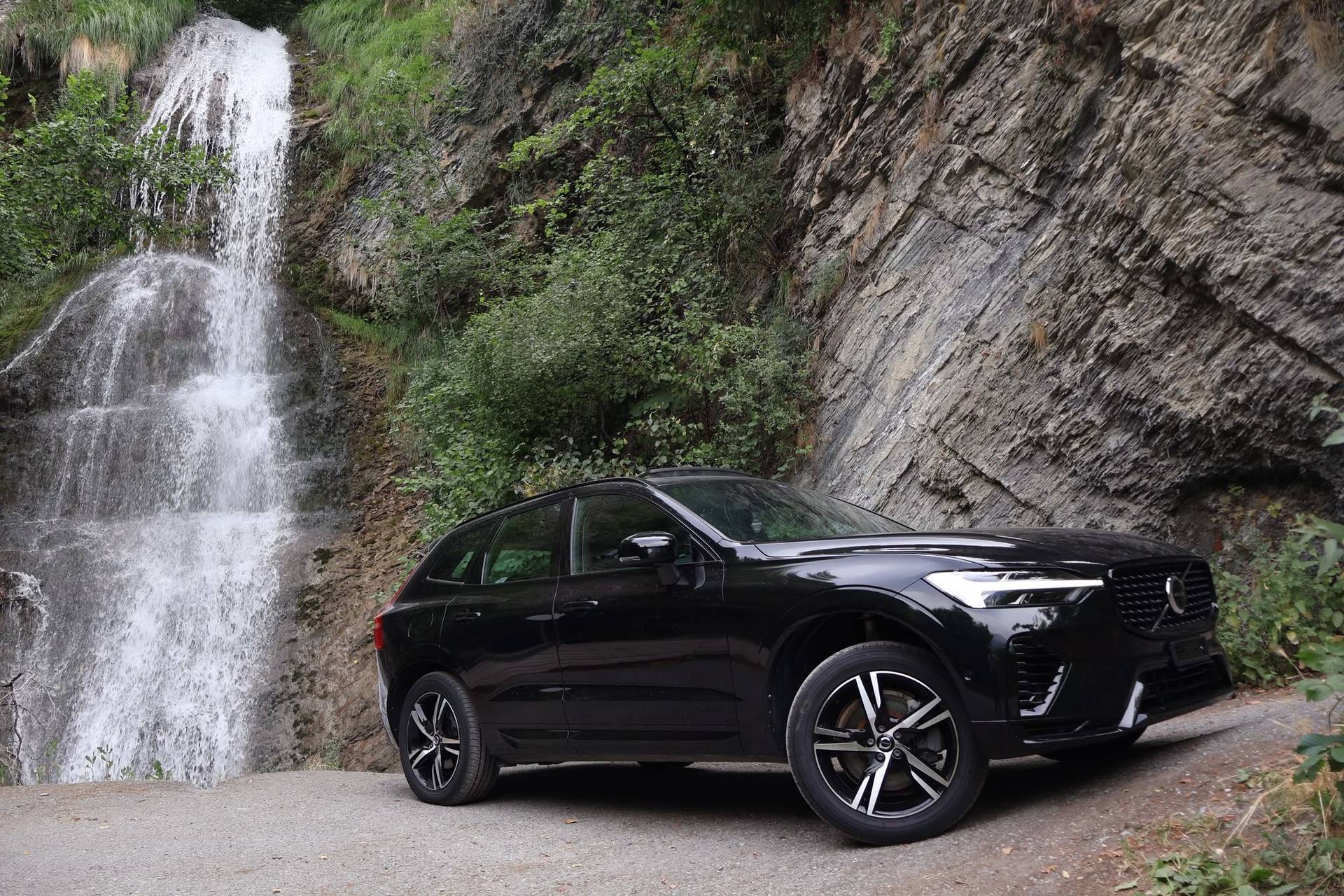 VOLVO XC60 T6 eAWD PluginHybrid R-Design Geartronic-showroom-element-2