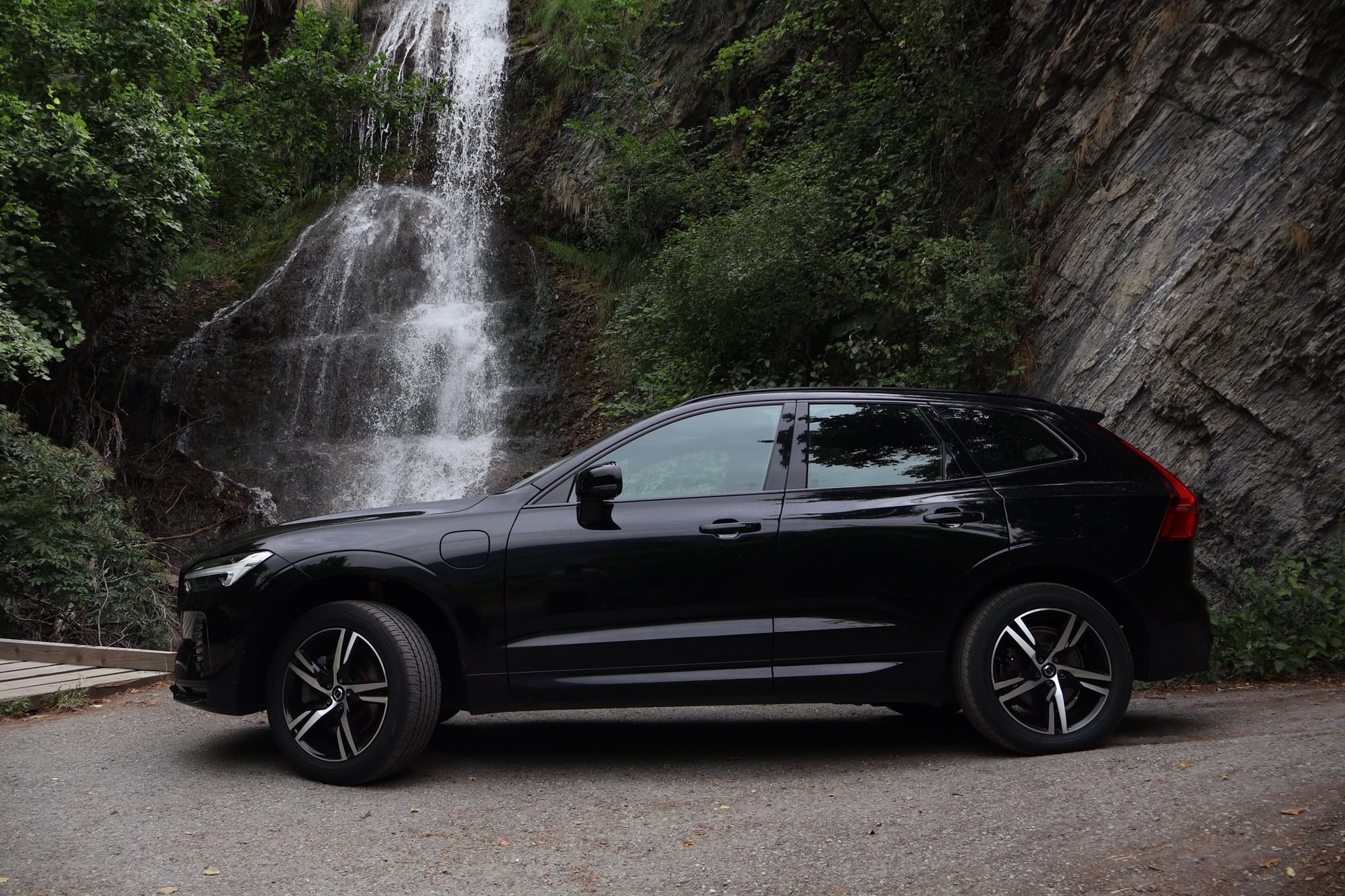 VOLVO XC60 T6 eAWD PluginHybrid R-Design Geartronic-showroom-element-3