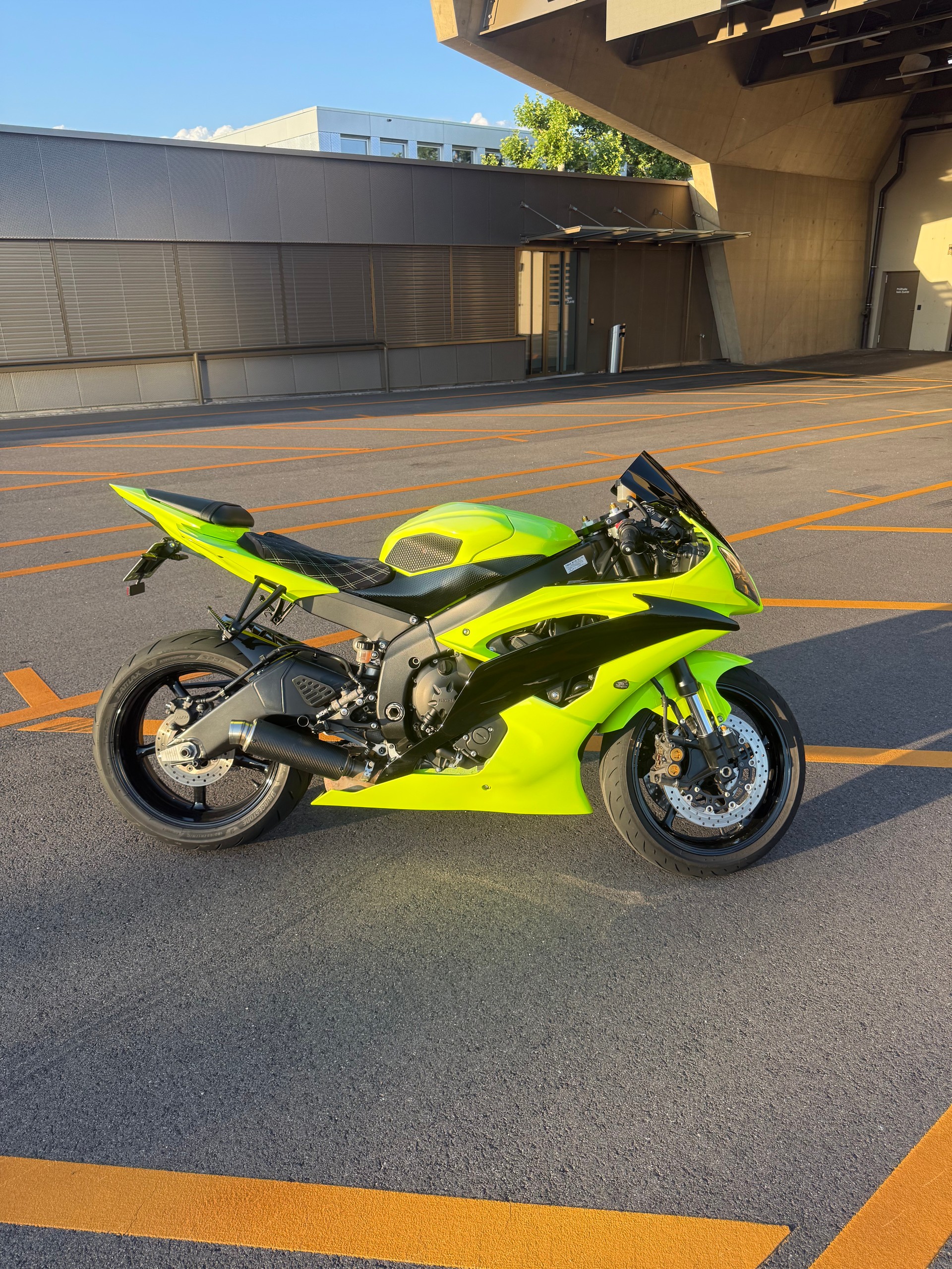 YAMAHA YZF-R6-image-1