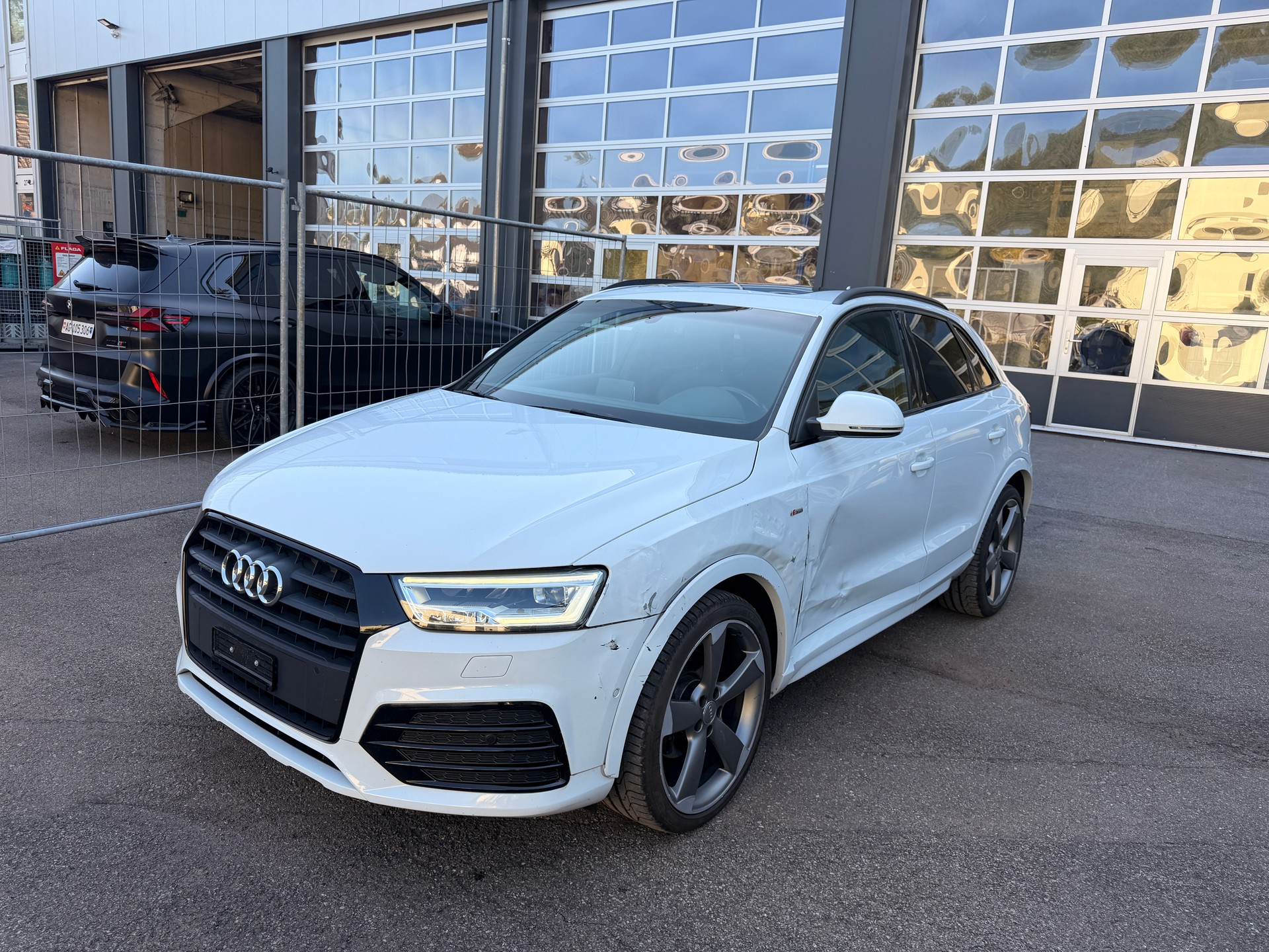 AUDI Q3 2.0 TDI sport quattro S-tronic S-LINE-showroom-element-1
