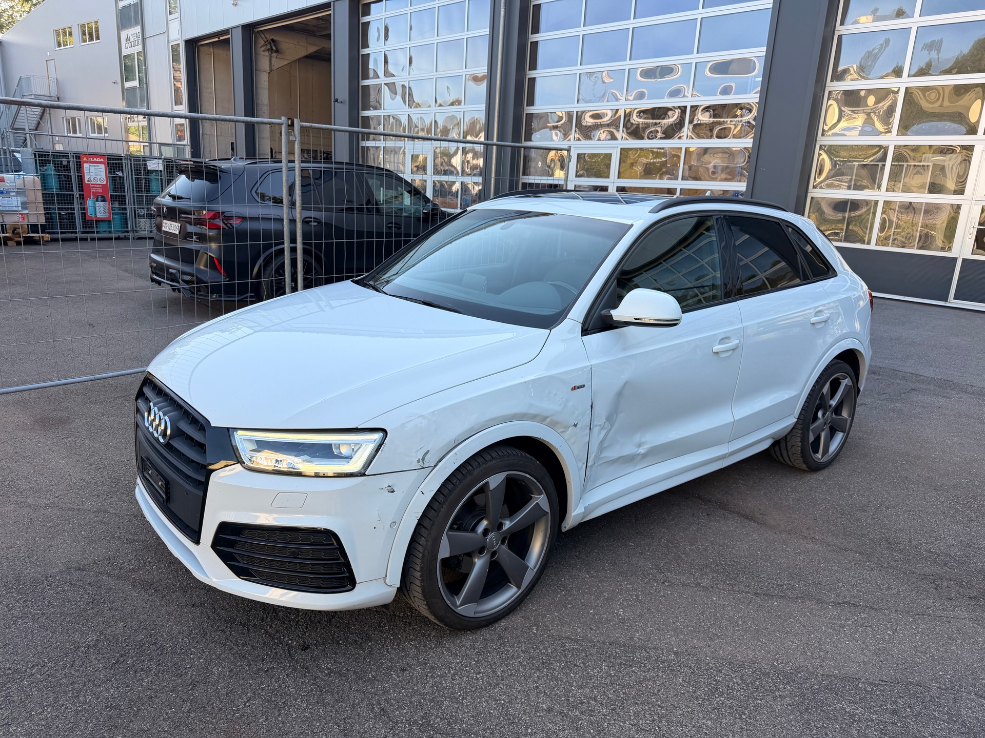 AUDI Q3 2.0 TDI sport quattro S-tronic S-LINE-showroom-element-2