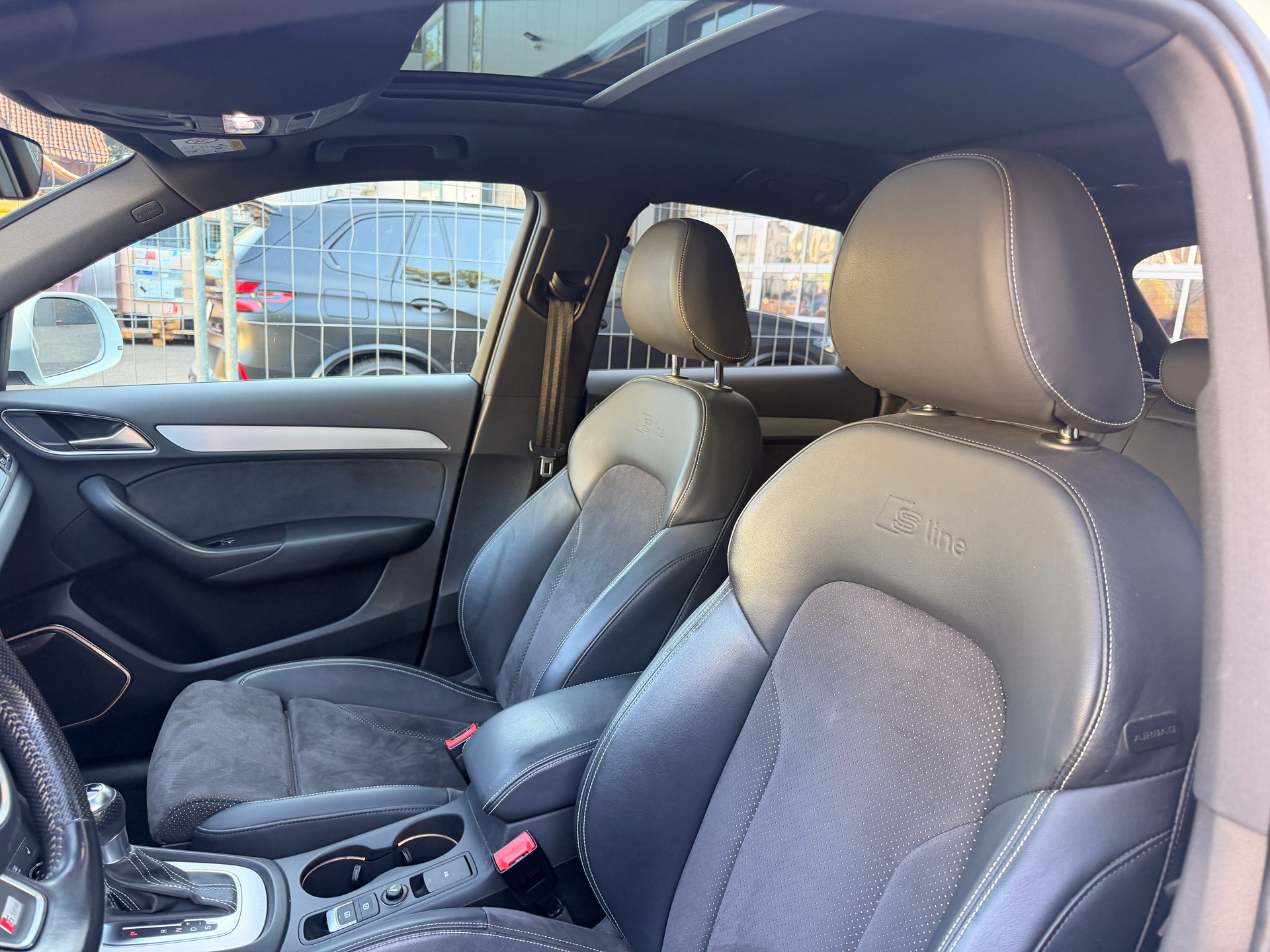 AUDI Q3 2.0 TDI sport quattro S-tronic S-LINE-image-8