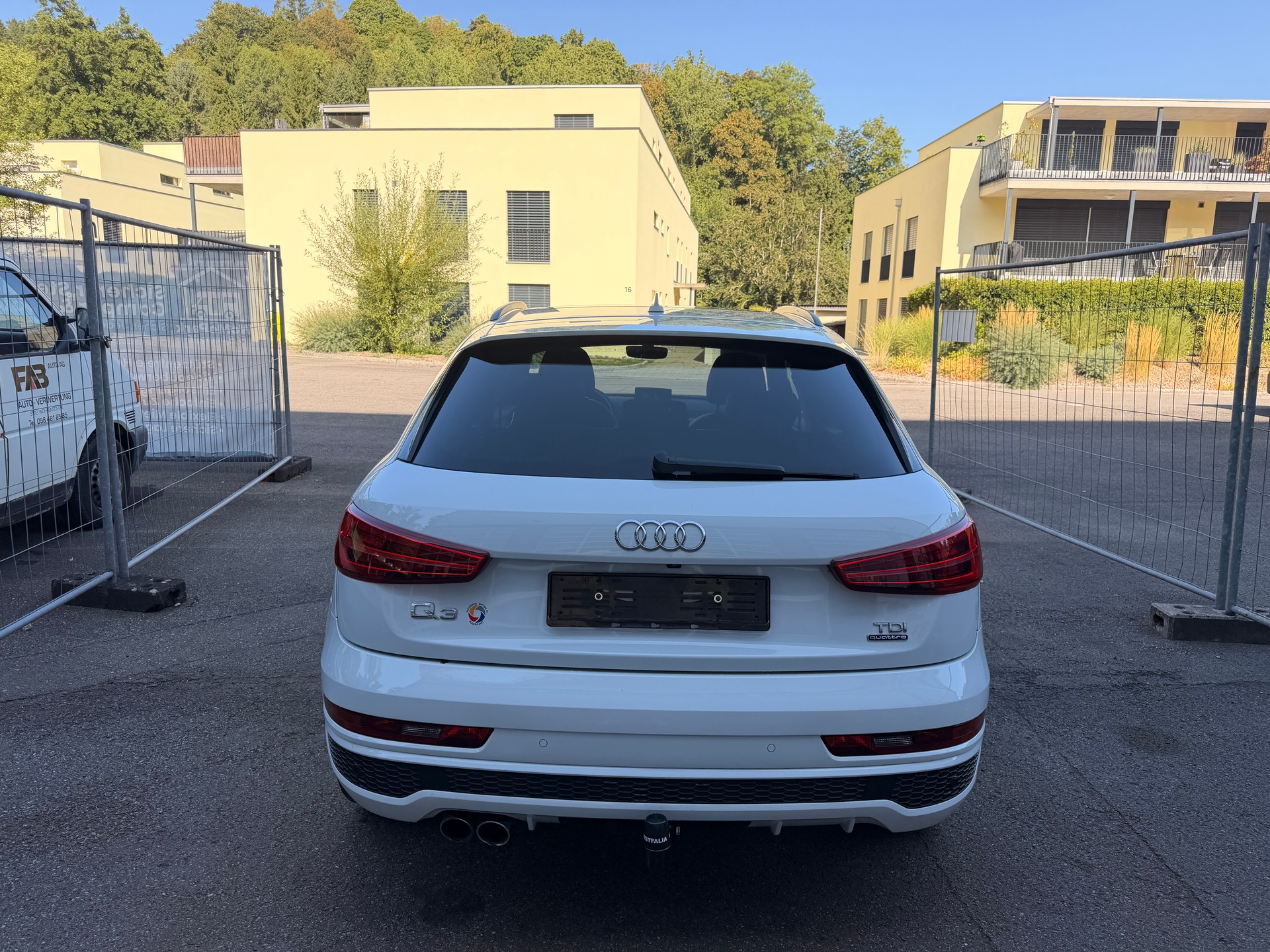 AUDI Q3 2.0 TDI sport quattro S-tronic S-LINE-image-4
