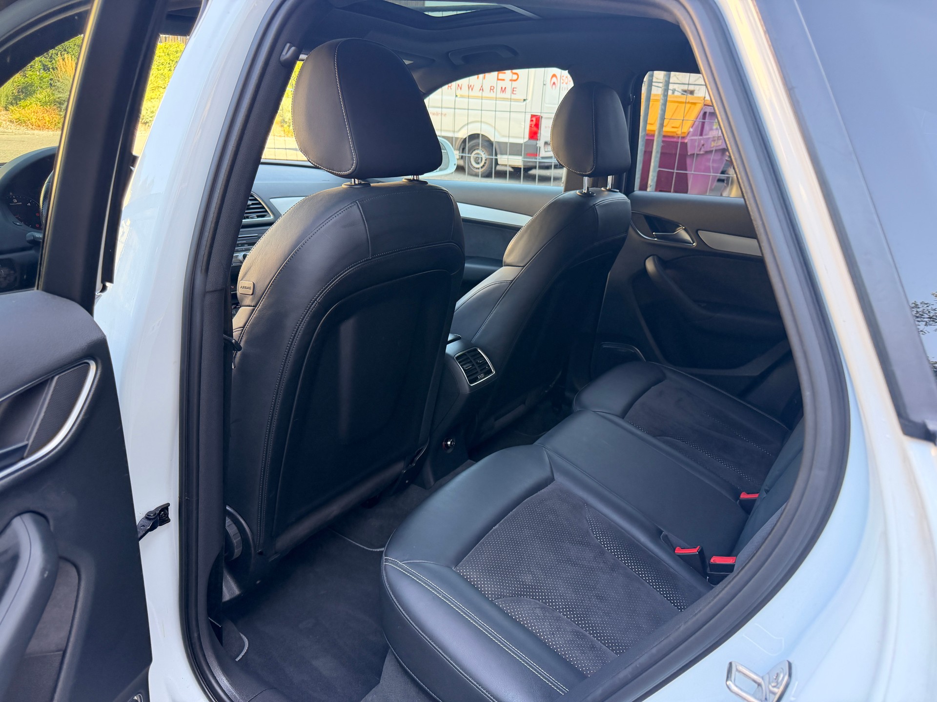 AUDI Q3 2.0 TDI sport quattro S-tronic S-LINE-image-9