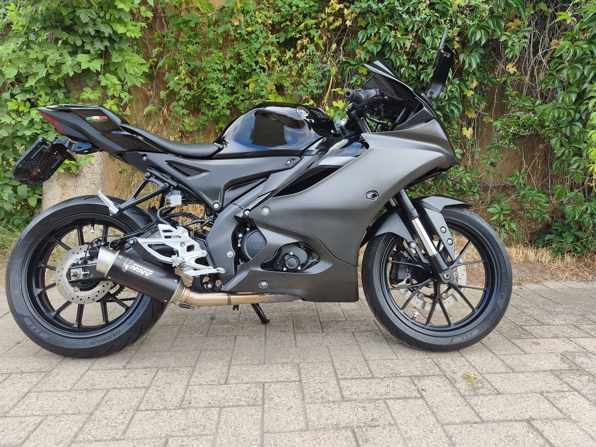 YAMAHA YZF-R 125 ABS-image-1