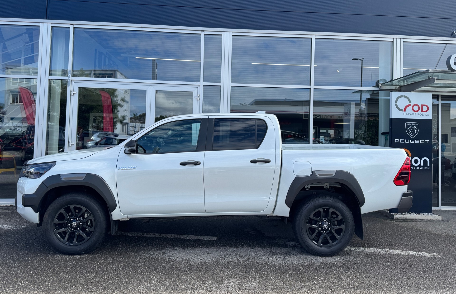 TOYOTA Hilux 2.8d Invincible Double Cab 4x4-image-4