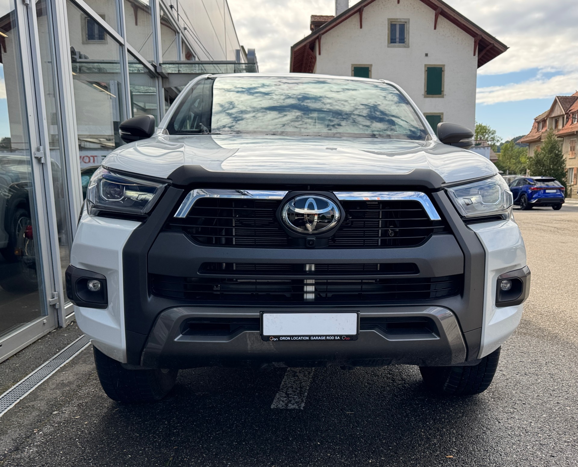 TOYOTA Hilux 2.8d Invincible Double Cab 4x4-showroom-element-1