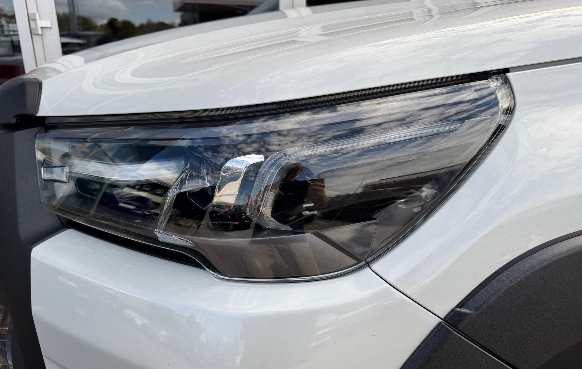 TOYOTA Hilux 2.8d Invincible Double Cab 4x4-showroom-element-2