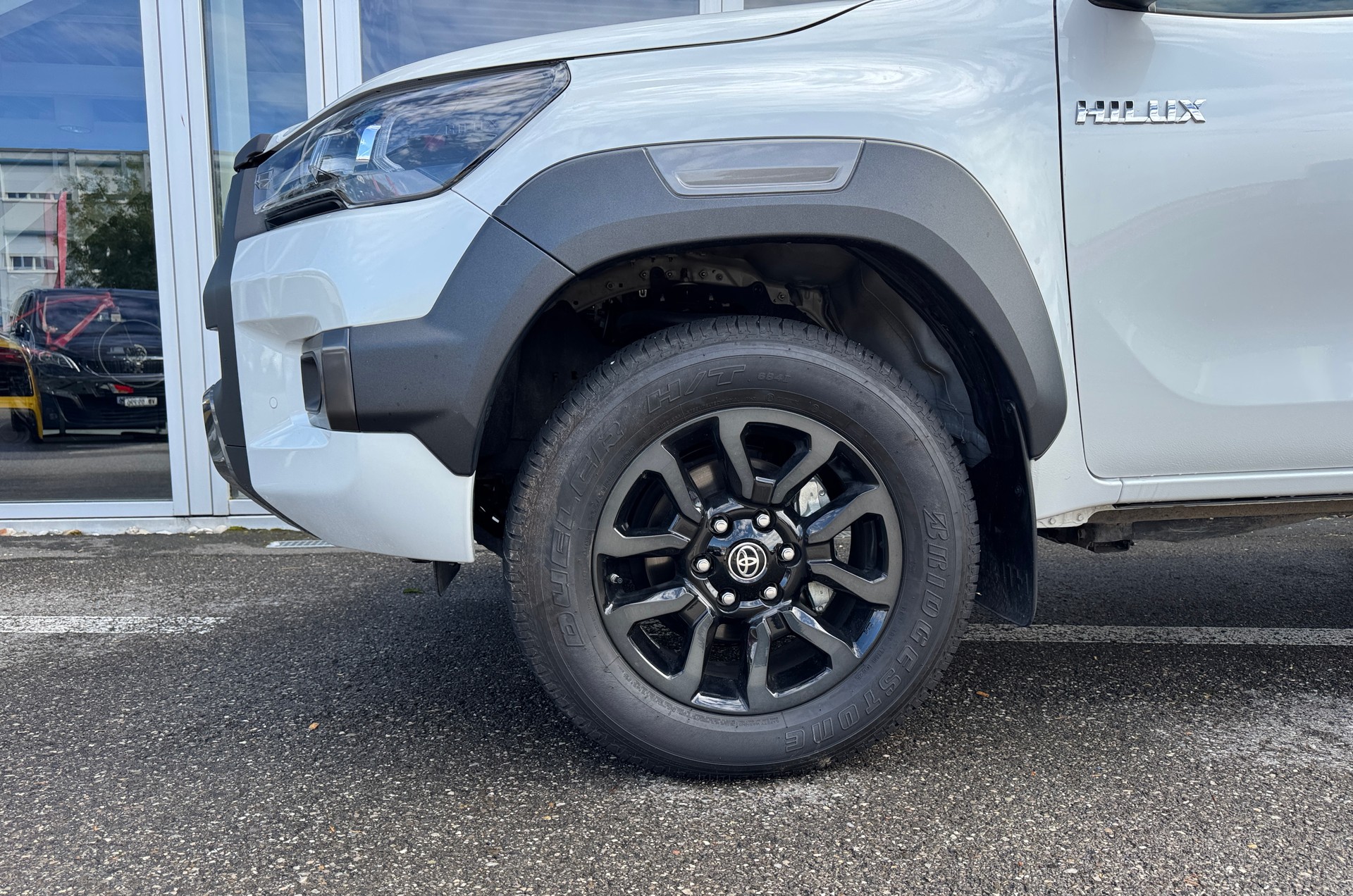 TOYOTA Hilux 2.8d Invincible Double Cab 4x4-showroom-element-3