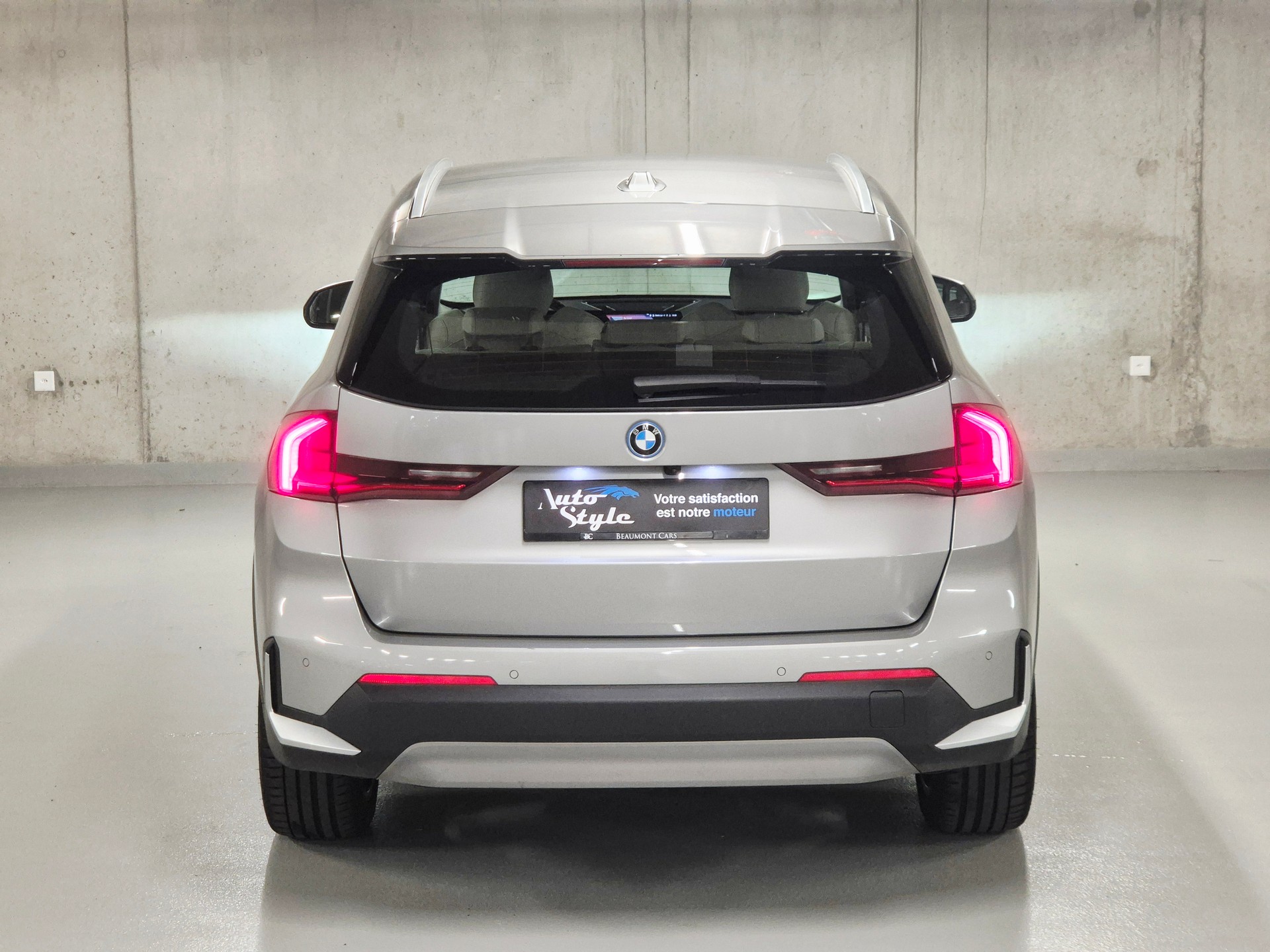 BMW iX1 xDrive 30-image-6
