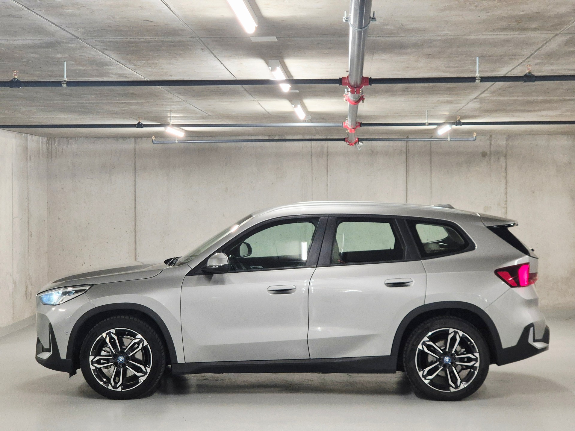 BMW iX1 xDrive 30-showroom-element-3