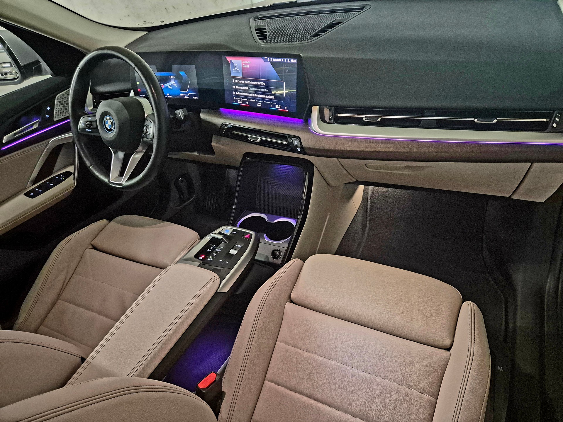BMW iX1 xDrive 30-image-11