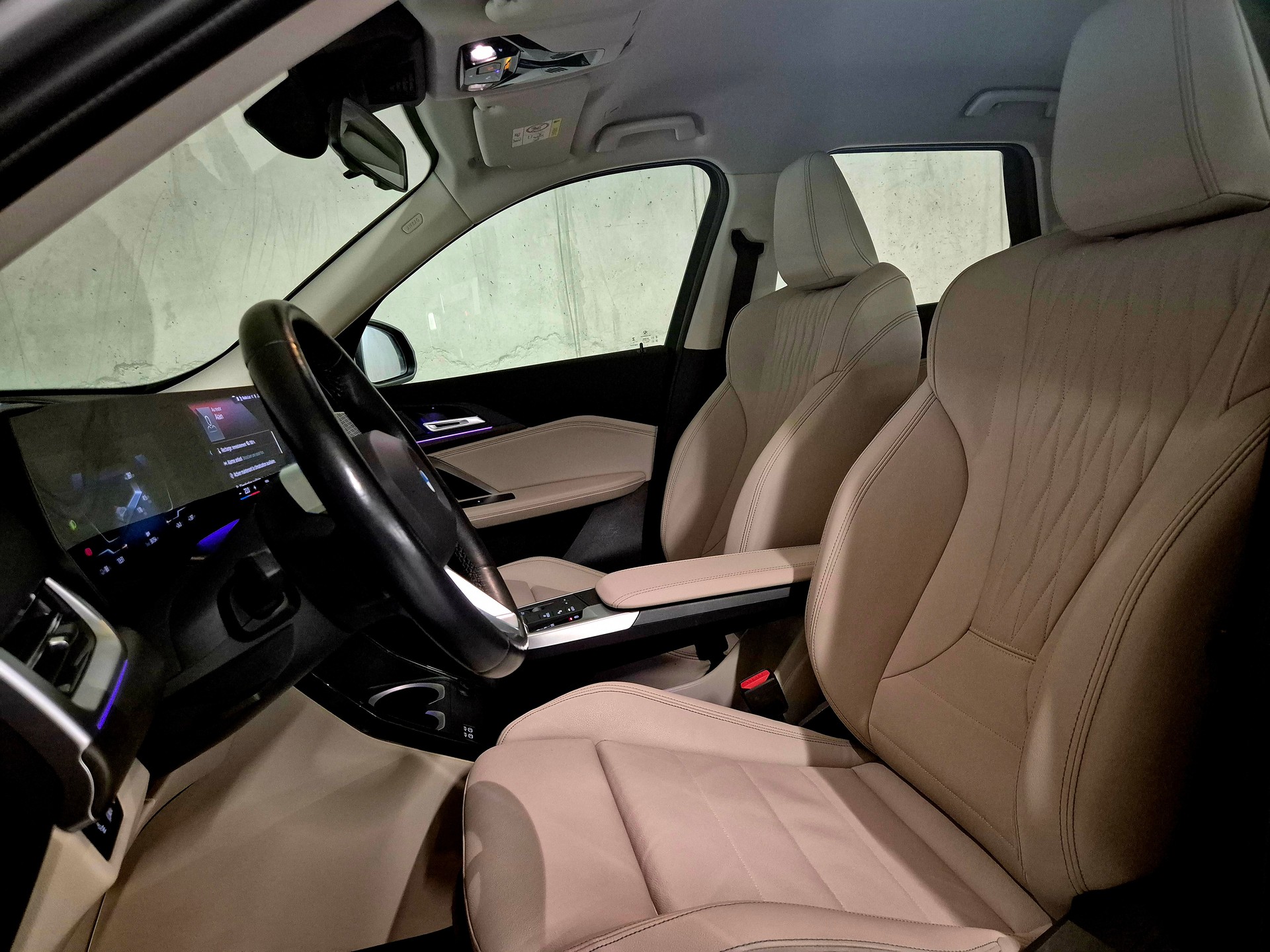 BMW iX1 xDrive 30-image-8