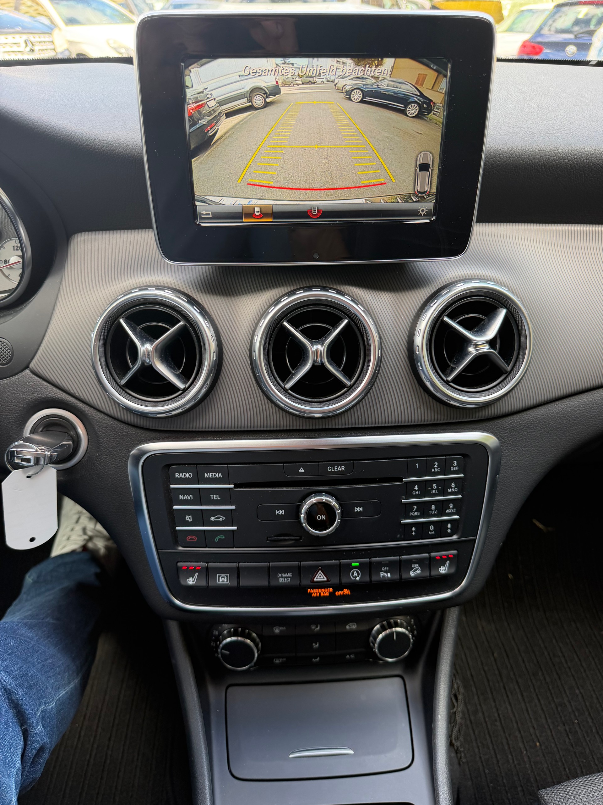 MERCEDES-BENZ GLA 250 Style 4Matic 7G-DCT-image-12