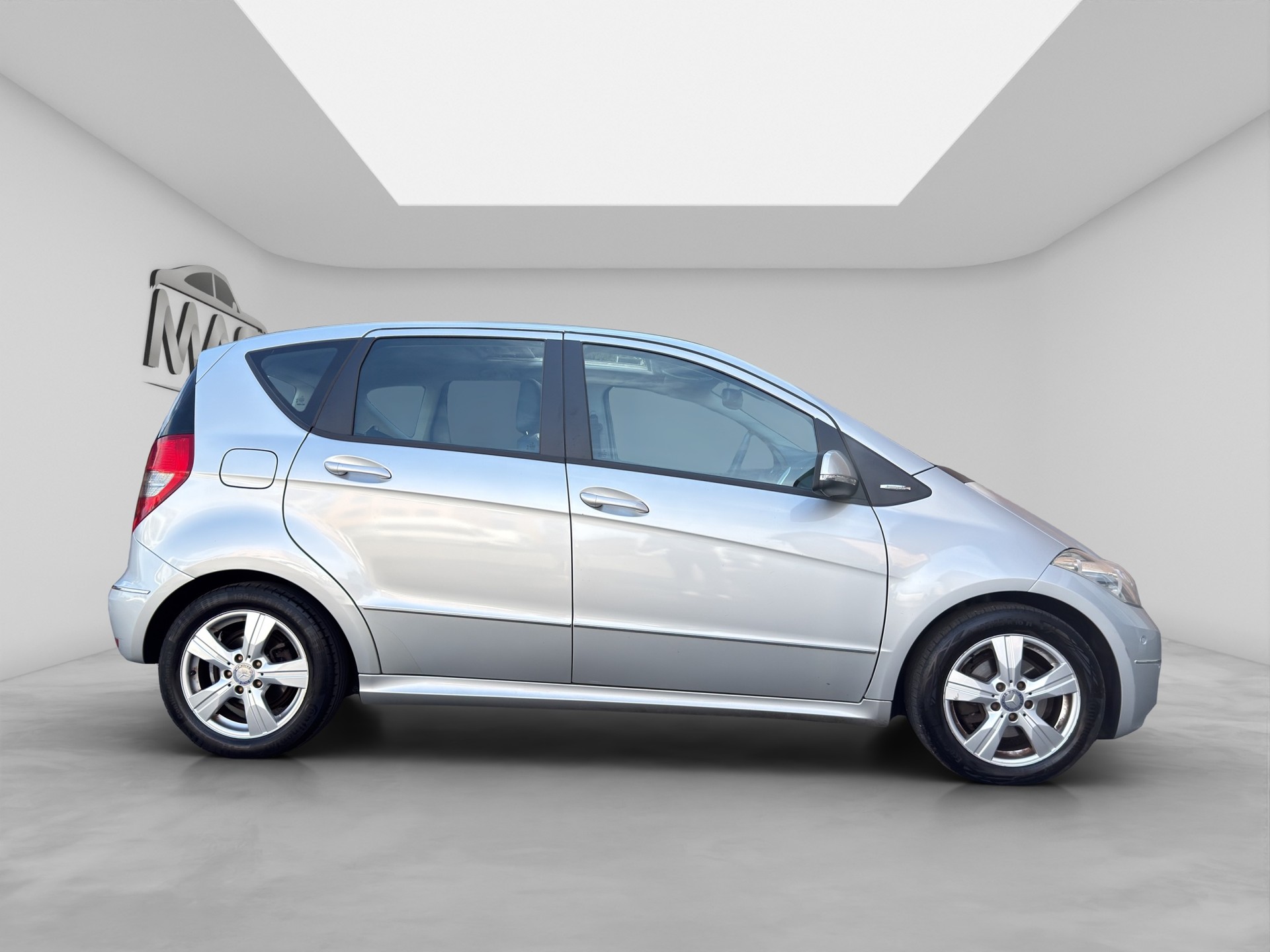 MERCEDES-BENZ A 200 Avantgarde Autotronic-image-6