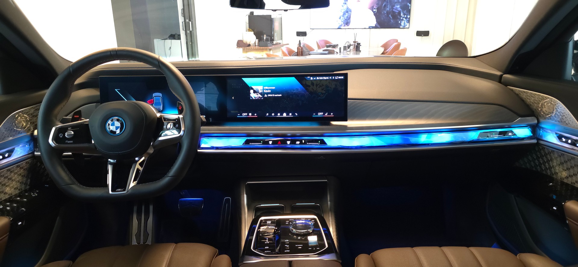 BMW M760e xDrive Steptronic-image-12