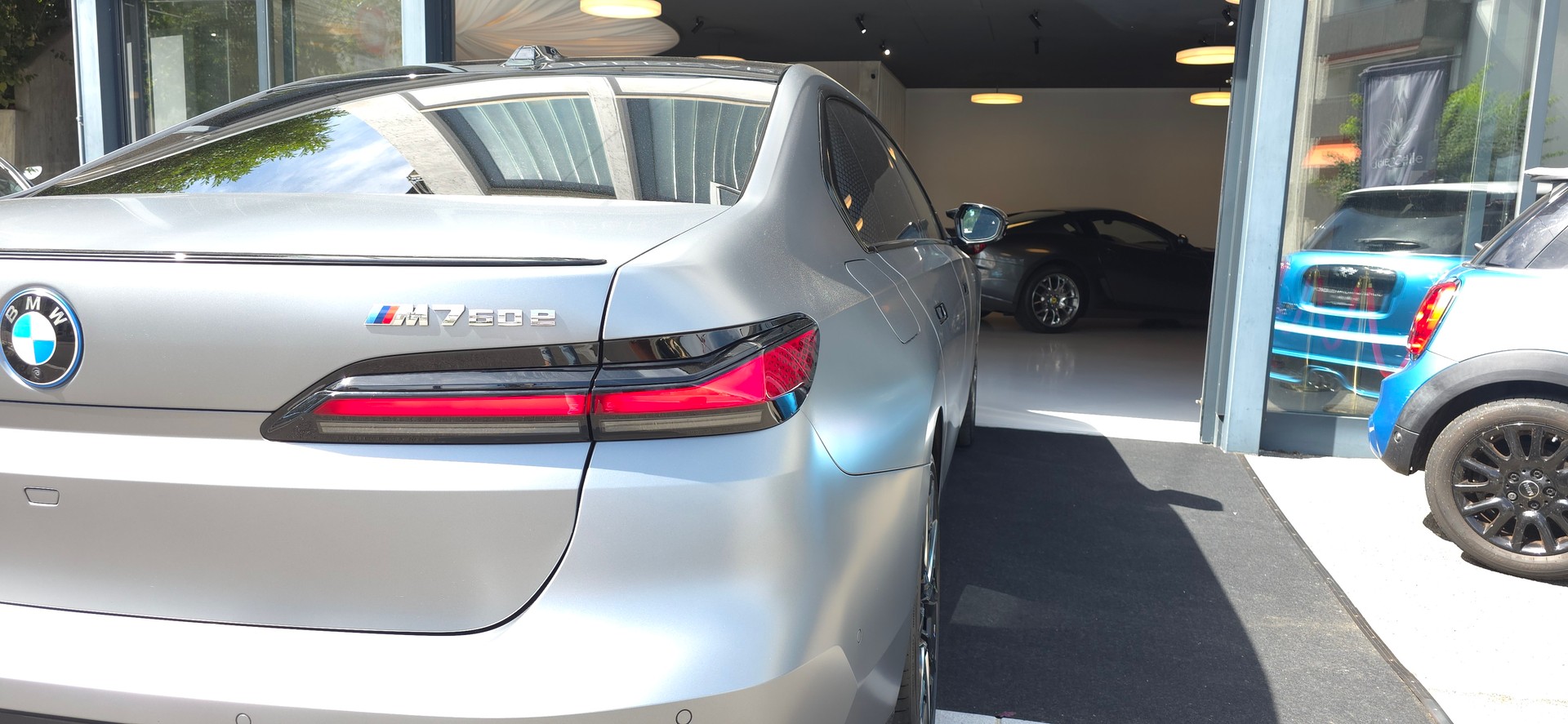 BMW M760e xDrive Steptronic-image-10