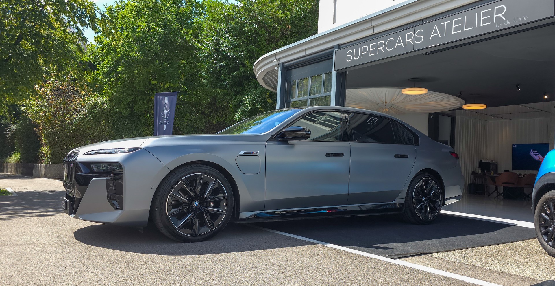 BMW M760e xDrive Steptronic-showroom-element-3