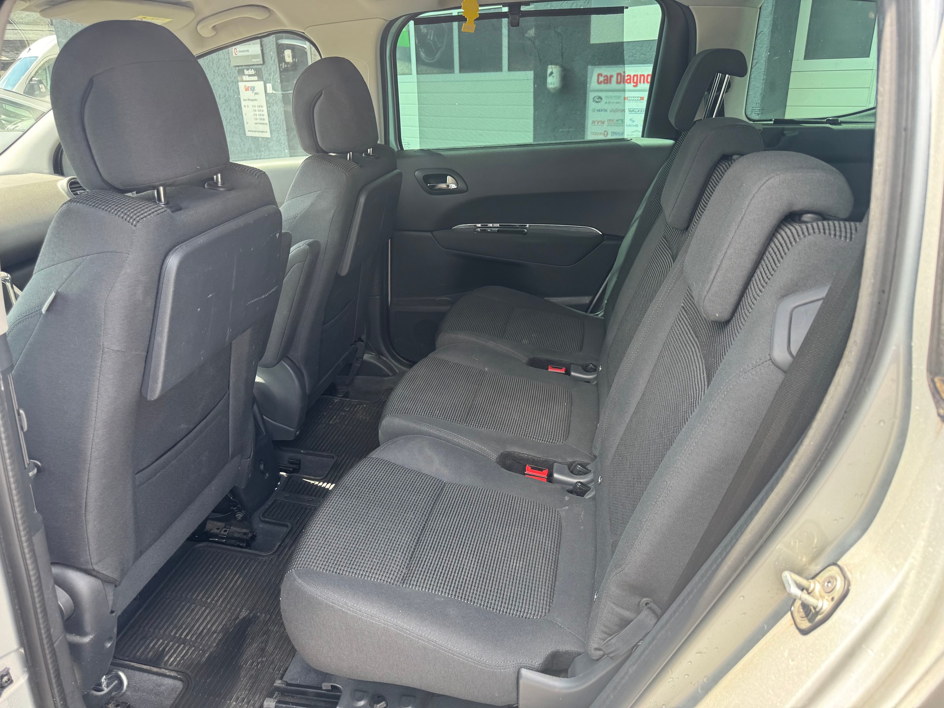PEUGEOT 5008 1.6 THP Allure Tiptronic-image-10