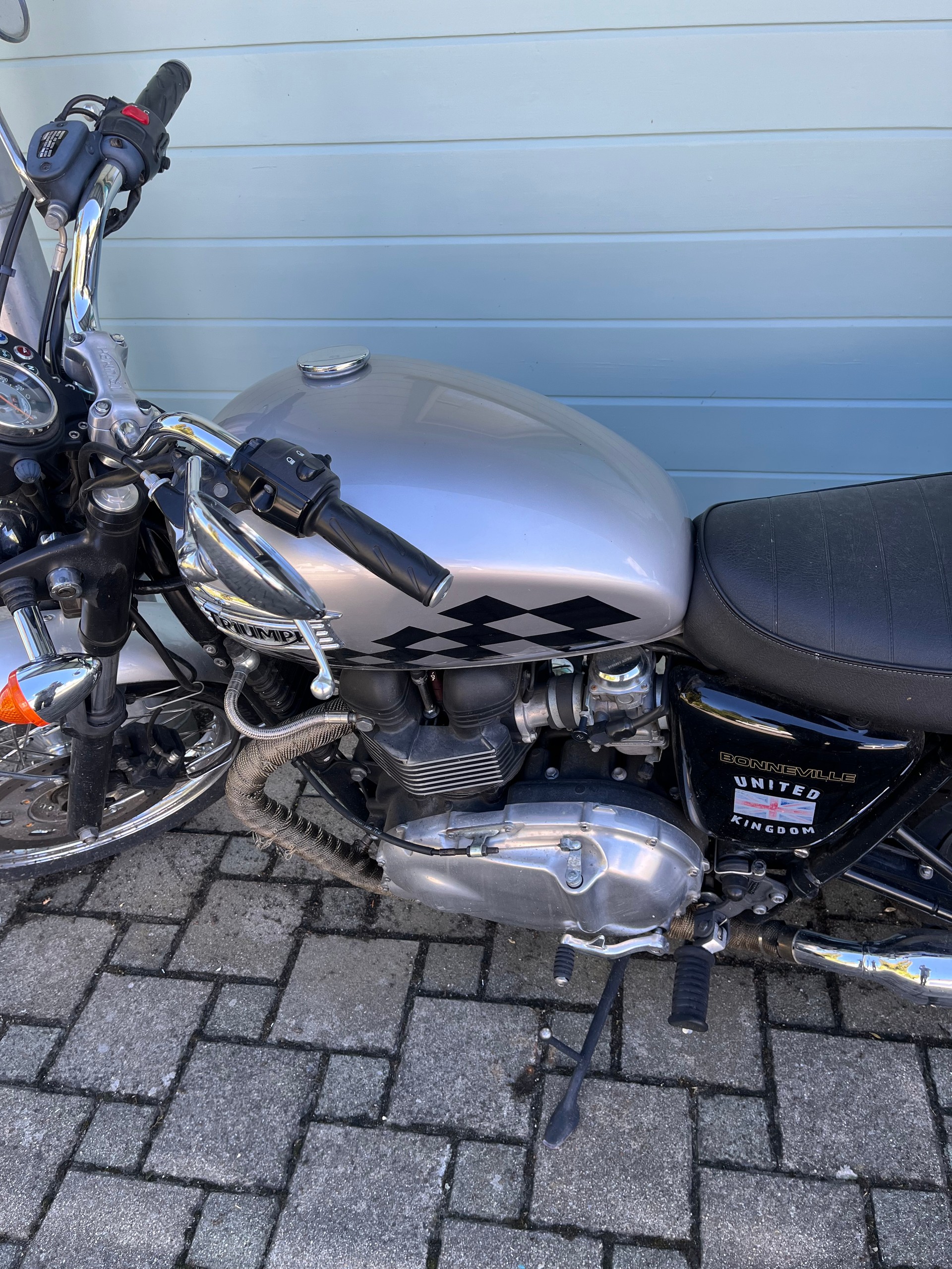 TRIUMPH Bonneville 900 i-image-0