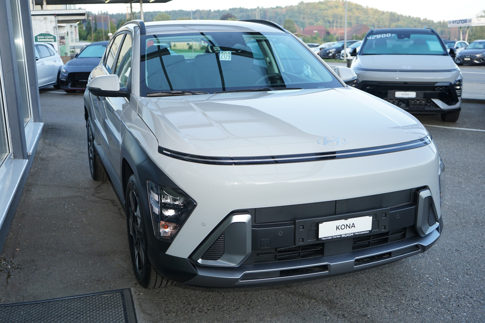 HYUNDAI-showroom-element-3