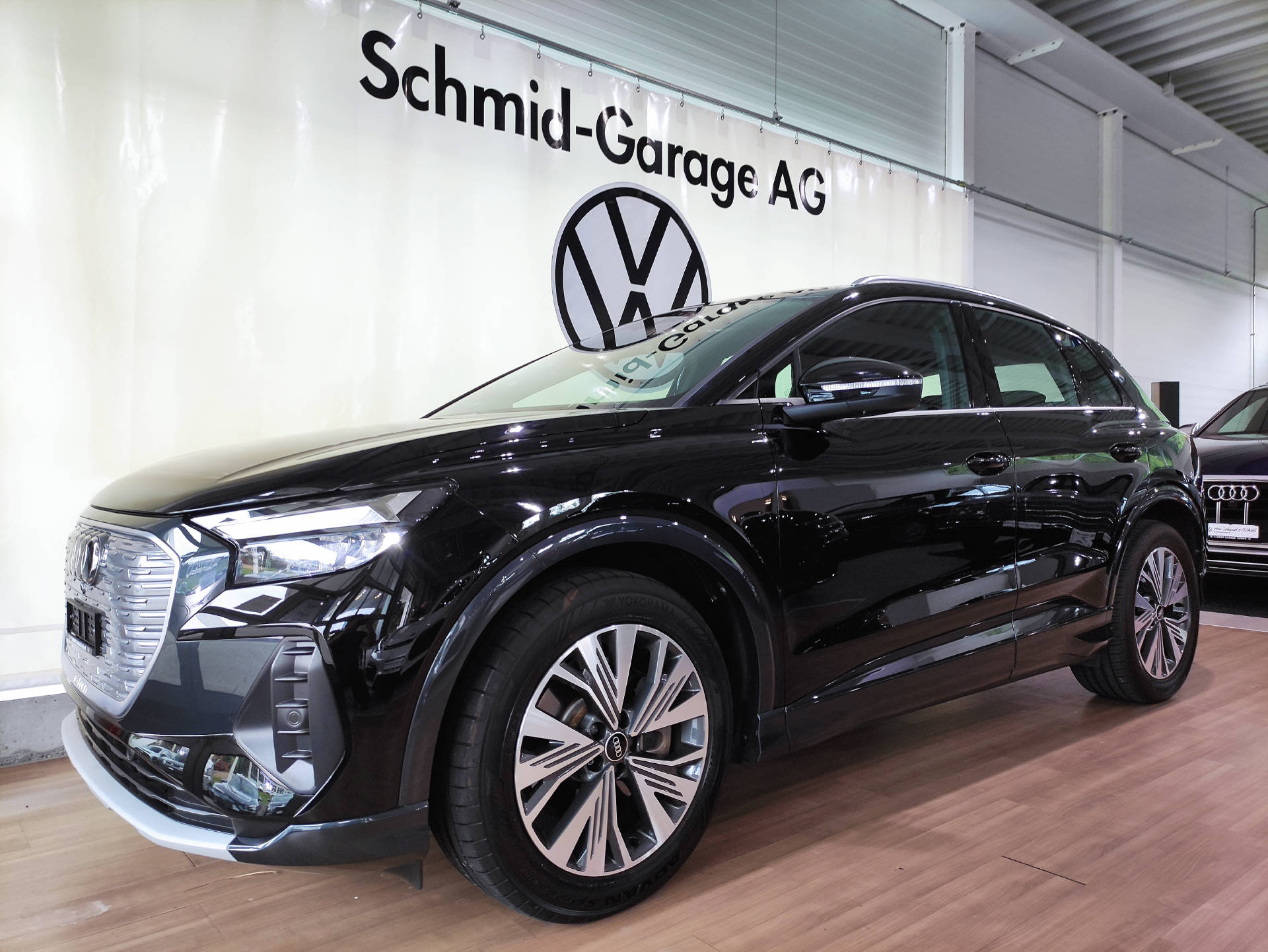 AUDI Q4 e-tron 50 quattro-showroom-element-1