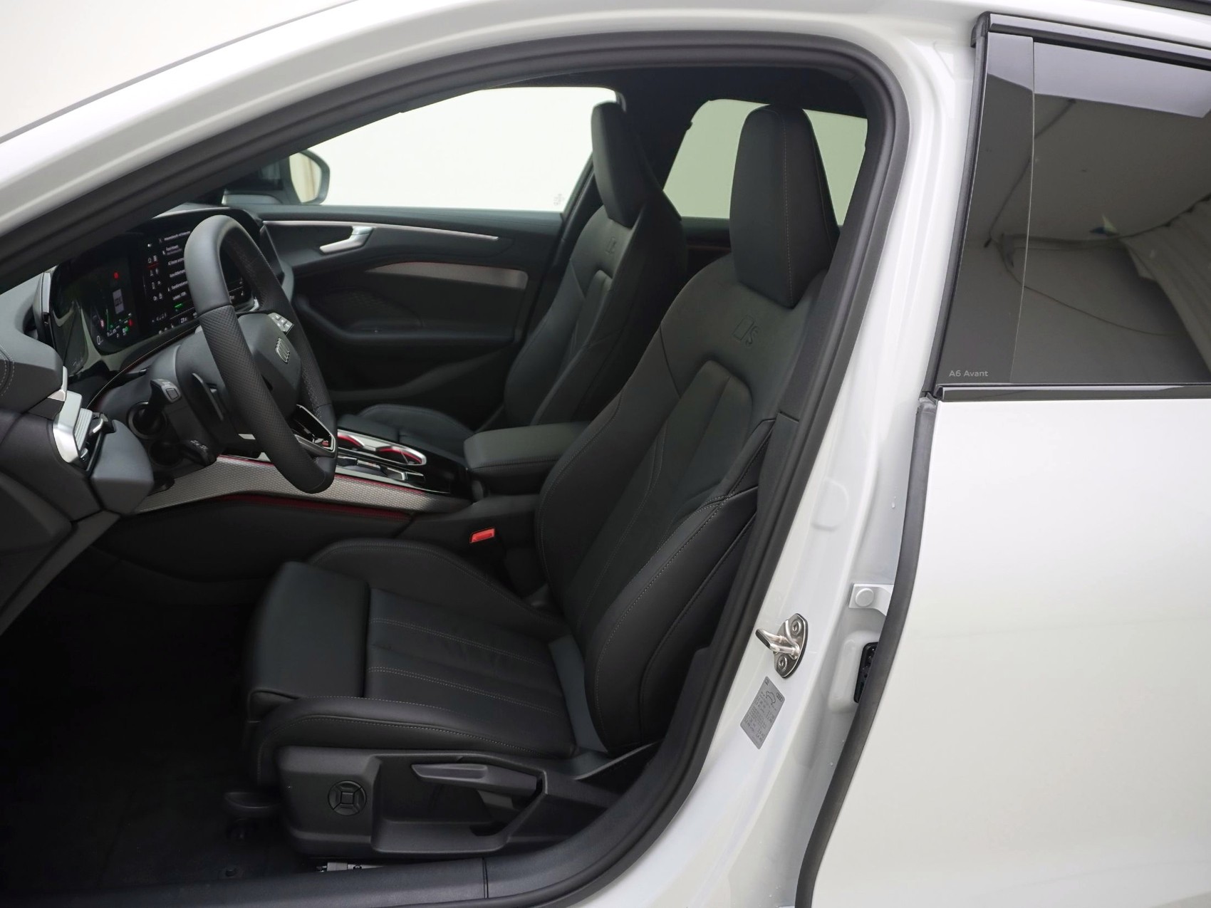 AUDI A6 Avant 2.0 e-hybrid S line quattro S-Tronic-image-12