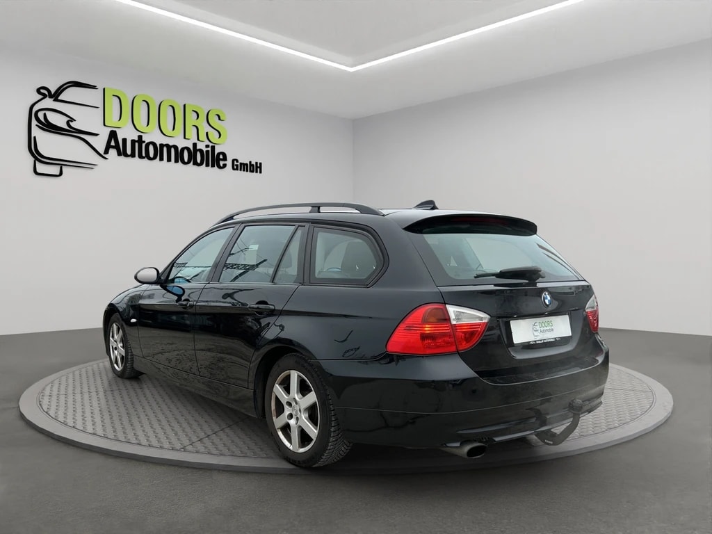 BMW 318i Touring Steptronic-showroom-element-2