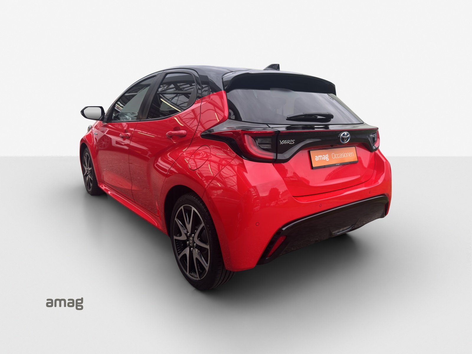 TOYOTA Yaris 1.5 Premium e-CVT-showroom-element-2