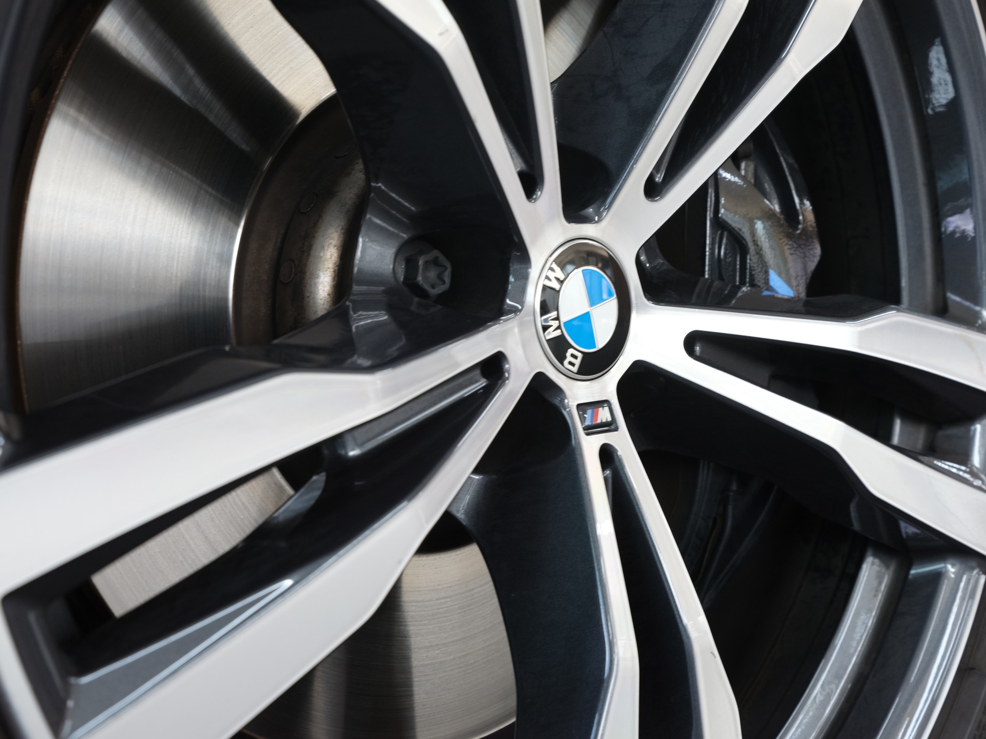 BMW X7 xDrive 48V M60i Steptronic M Sport Pro *Vollausstattung* *Sky Lounge* *Werksgarantie*-image-13