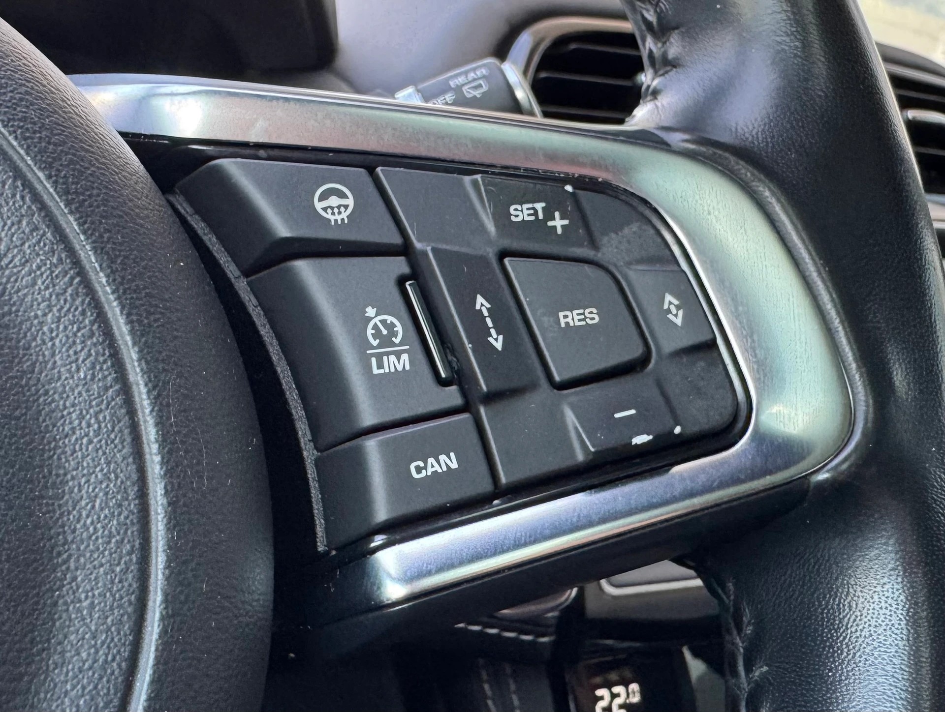 JAGUAR F-Pace 30t 2.0 R-Sport AWD Automatik-image-15