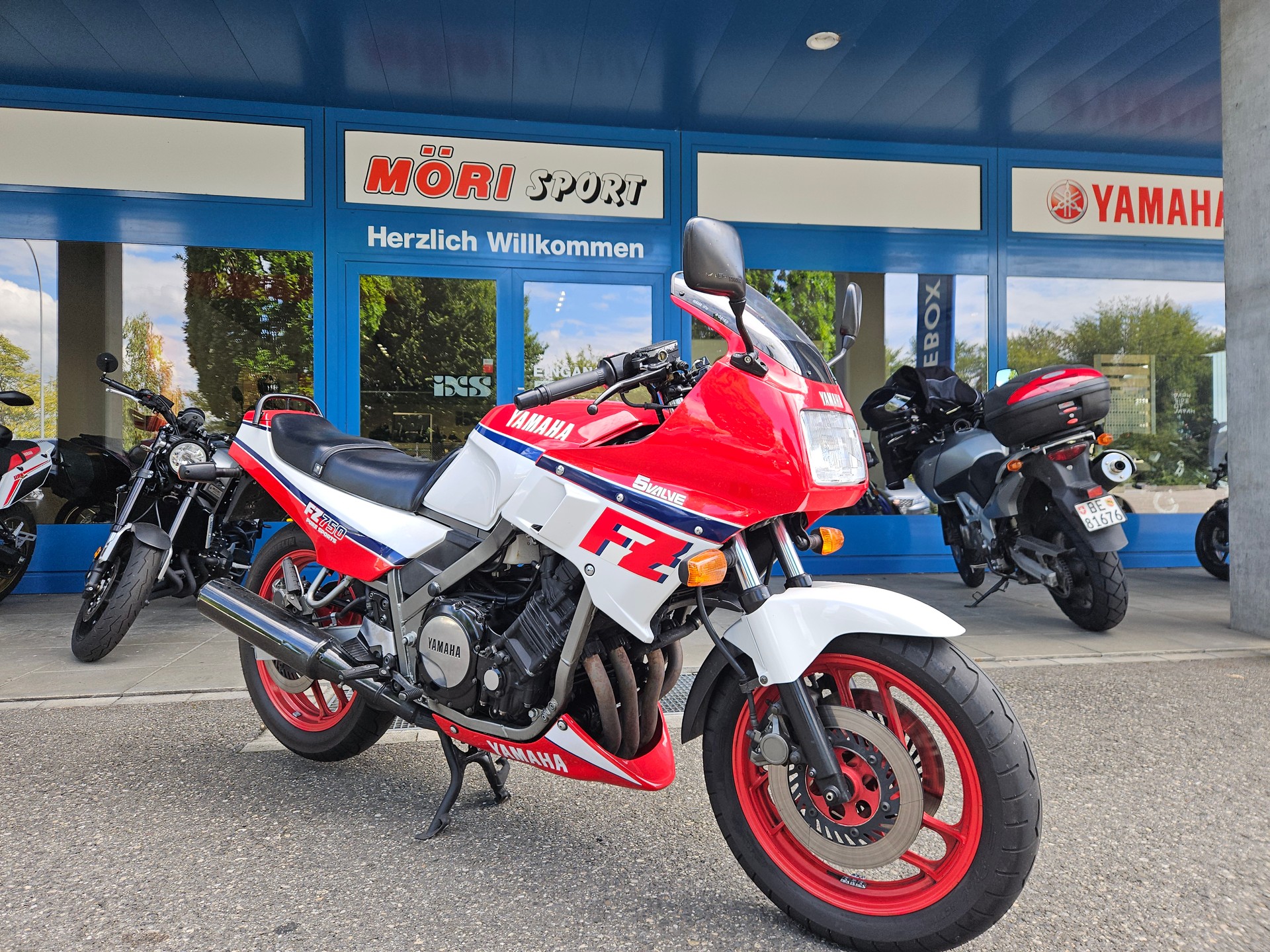 YAMAHA FZ 750-image-0
