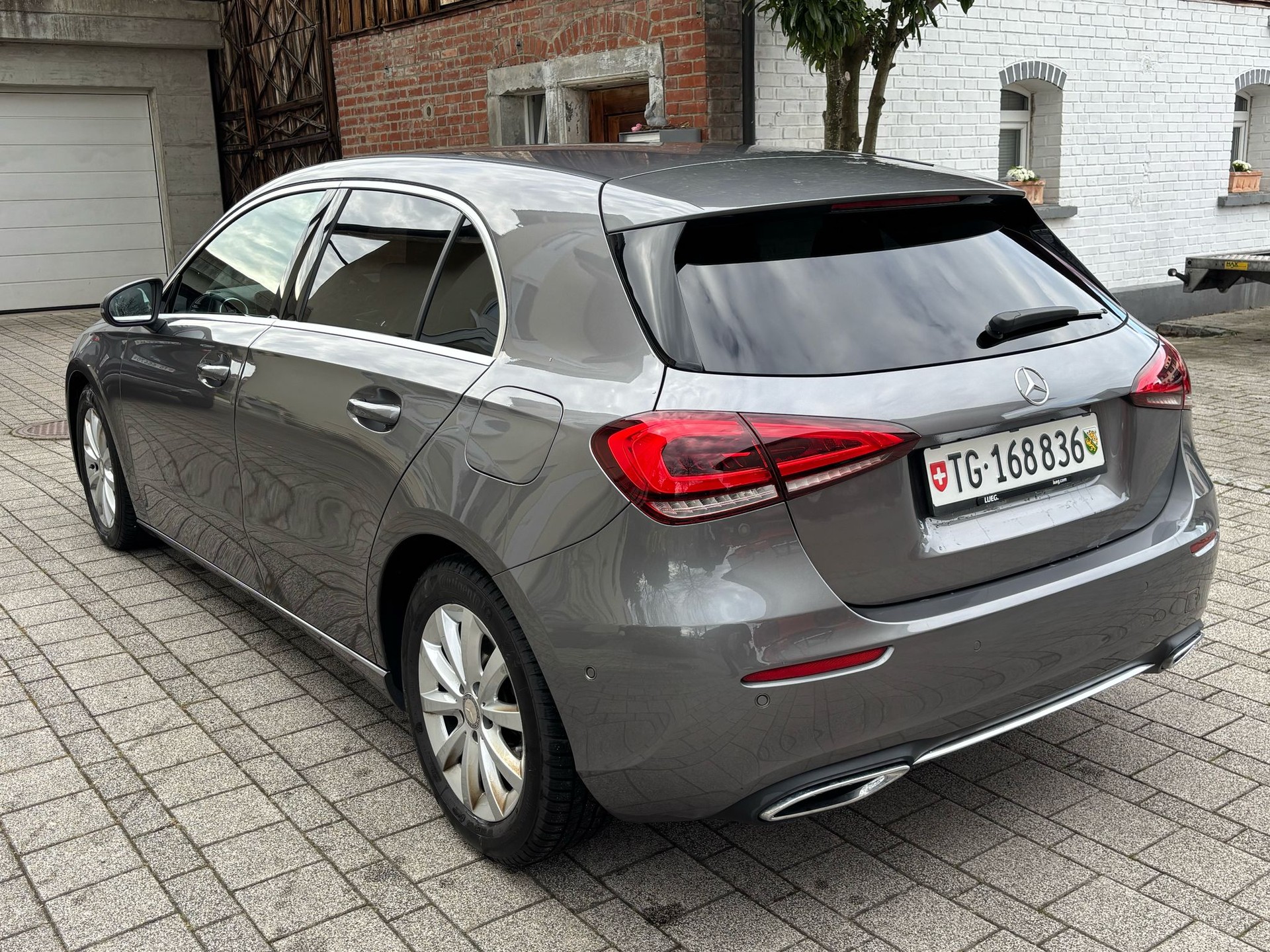 MERCEDES-BENZ A 180 d-image-4