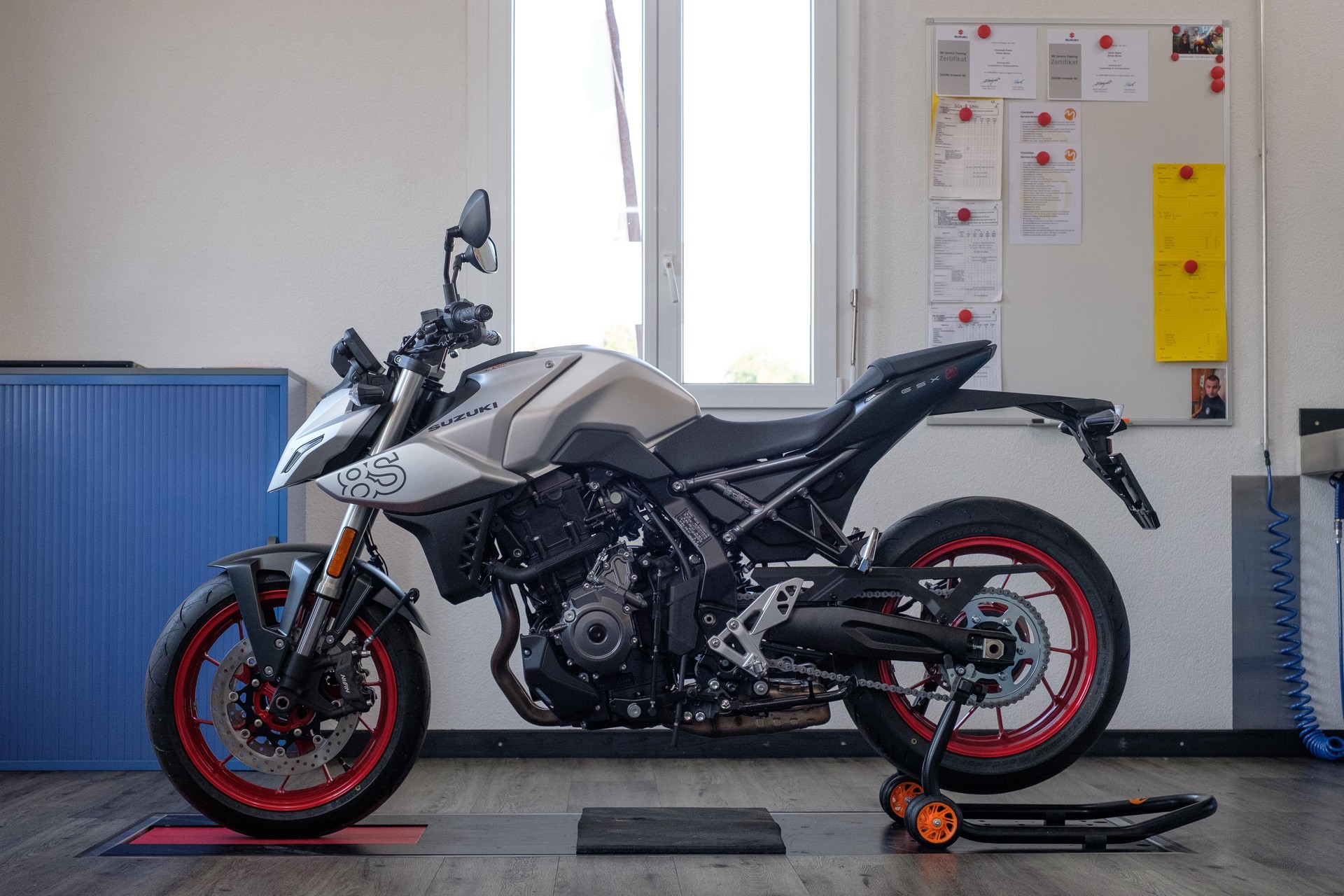 SUZUKI GSX 8 S
