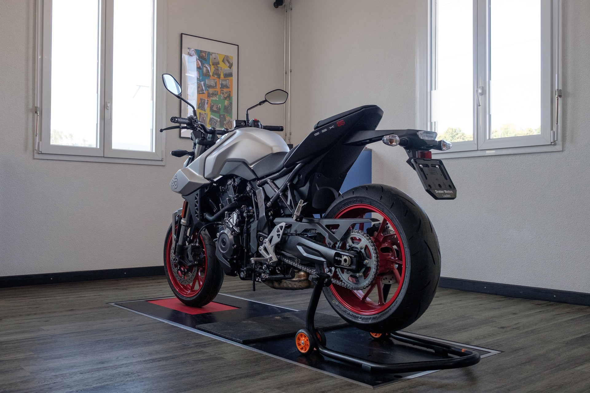 SUZUKI GSX 8 S-image-1