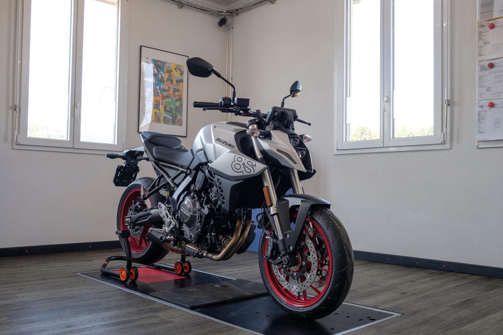 SUZUKI GSX 8 S-image-2