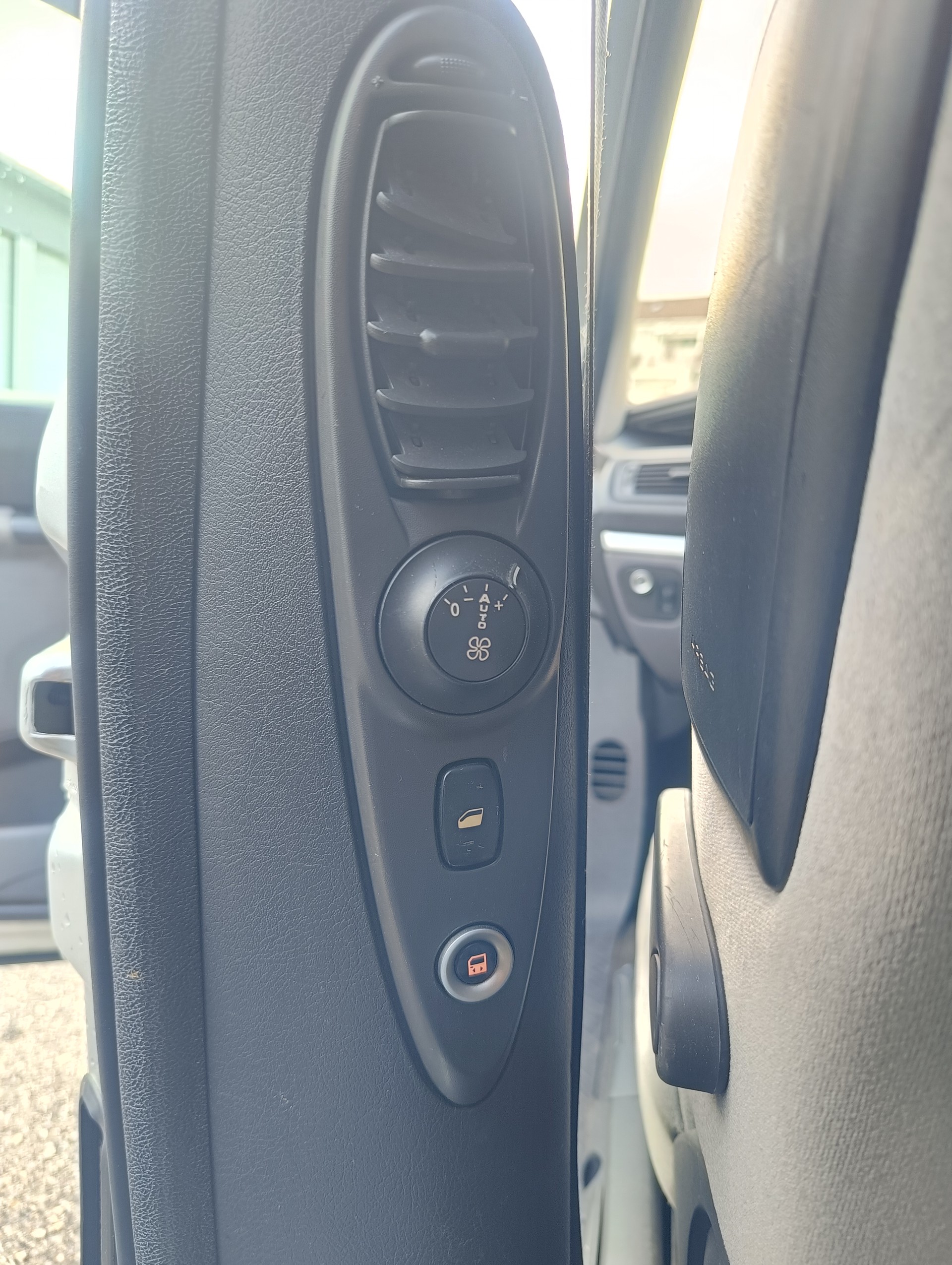 PEUGEOT 807 2.0 16V Platinum Edition-image-10
