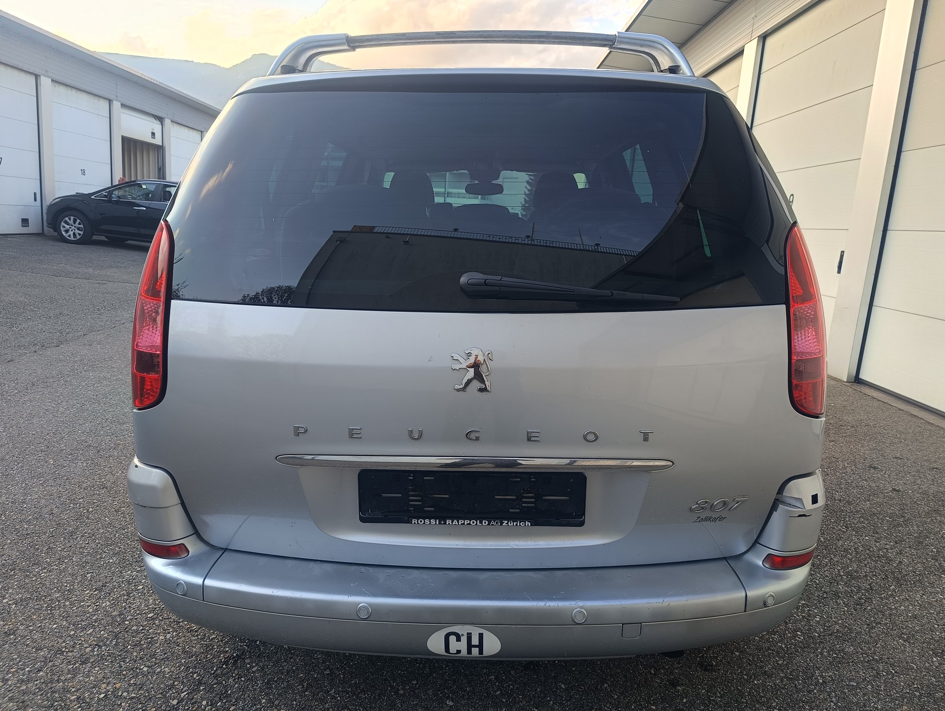 PEUGEOT 807 2.0 16V Platinum Edition-image-3