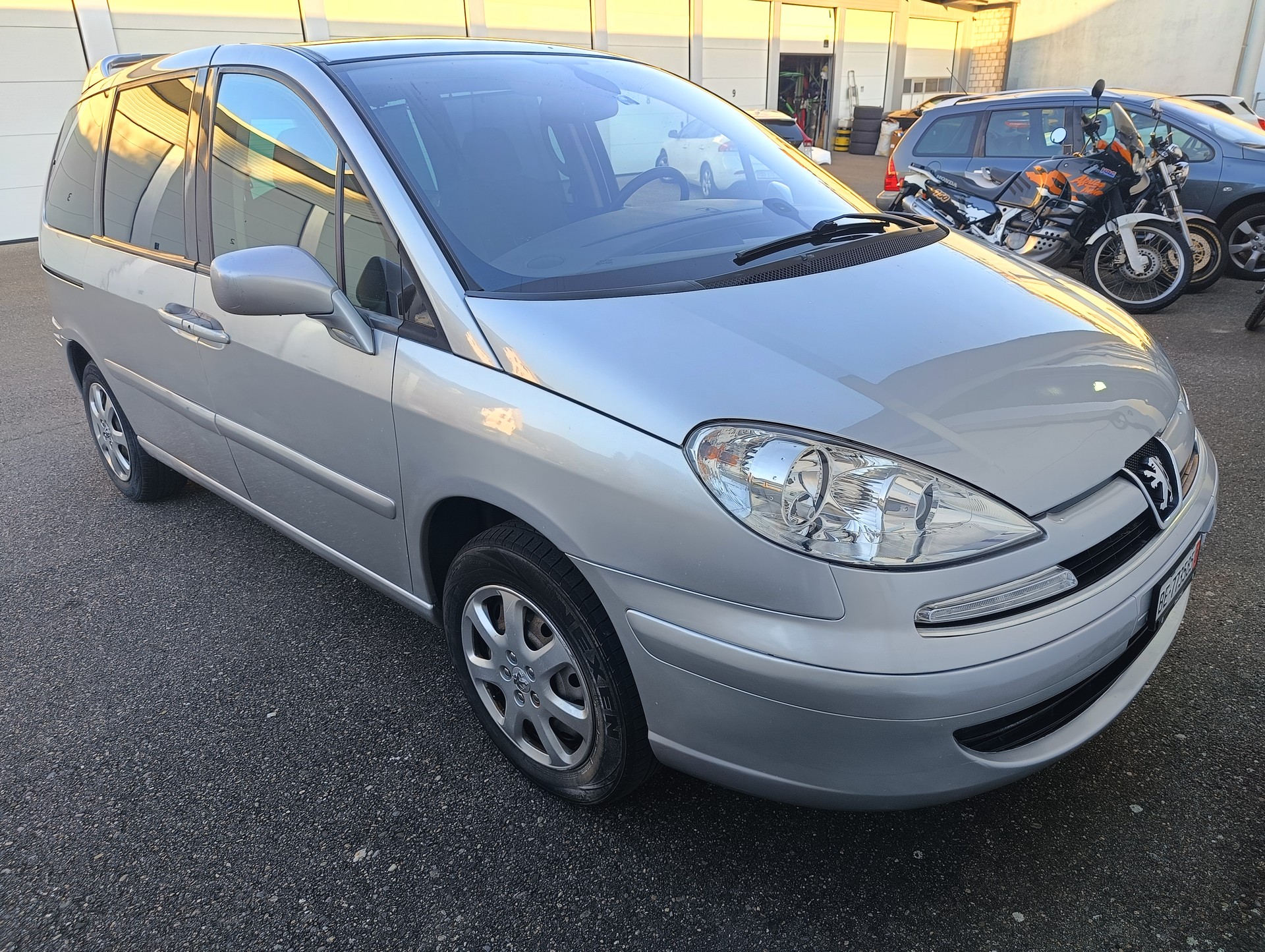 PEUGEOT 807 2.0 16V Platinum Edition-image-1