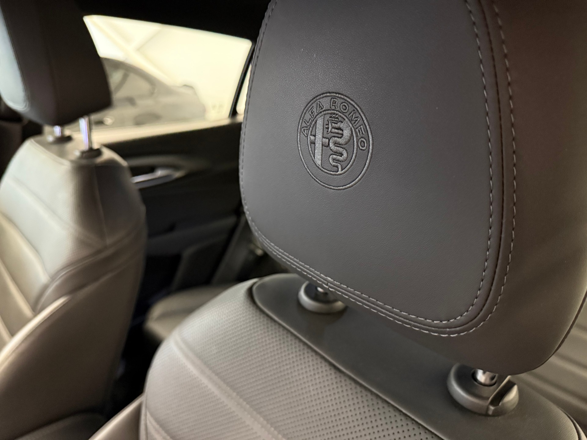 ALFA ROMEO Tonale 1.5 48V Hybrid Ti Pack Premium-image-19